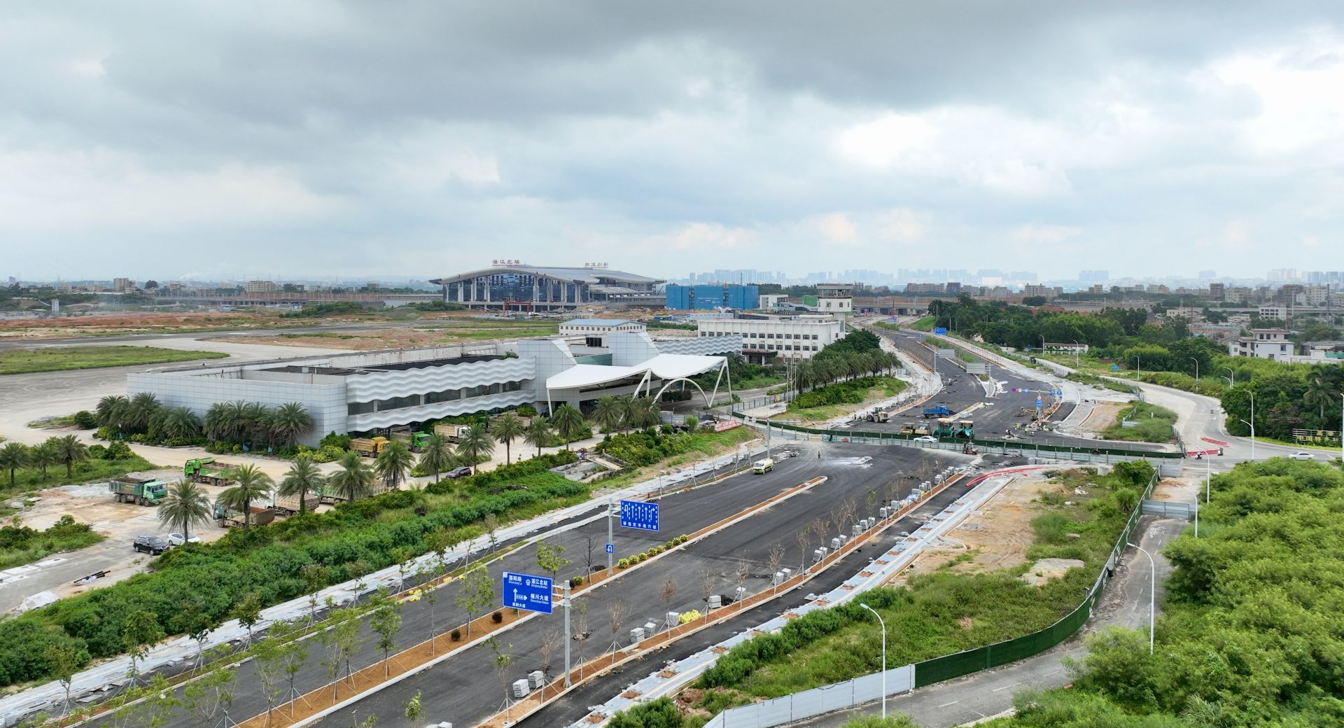 湛江北站高铁新城建设“加速度” 紫荆大道工程完成八成