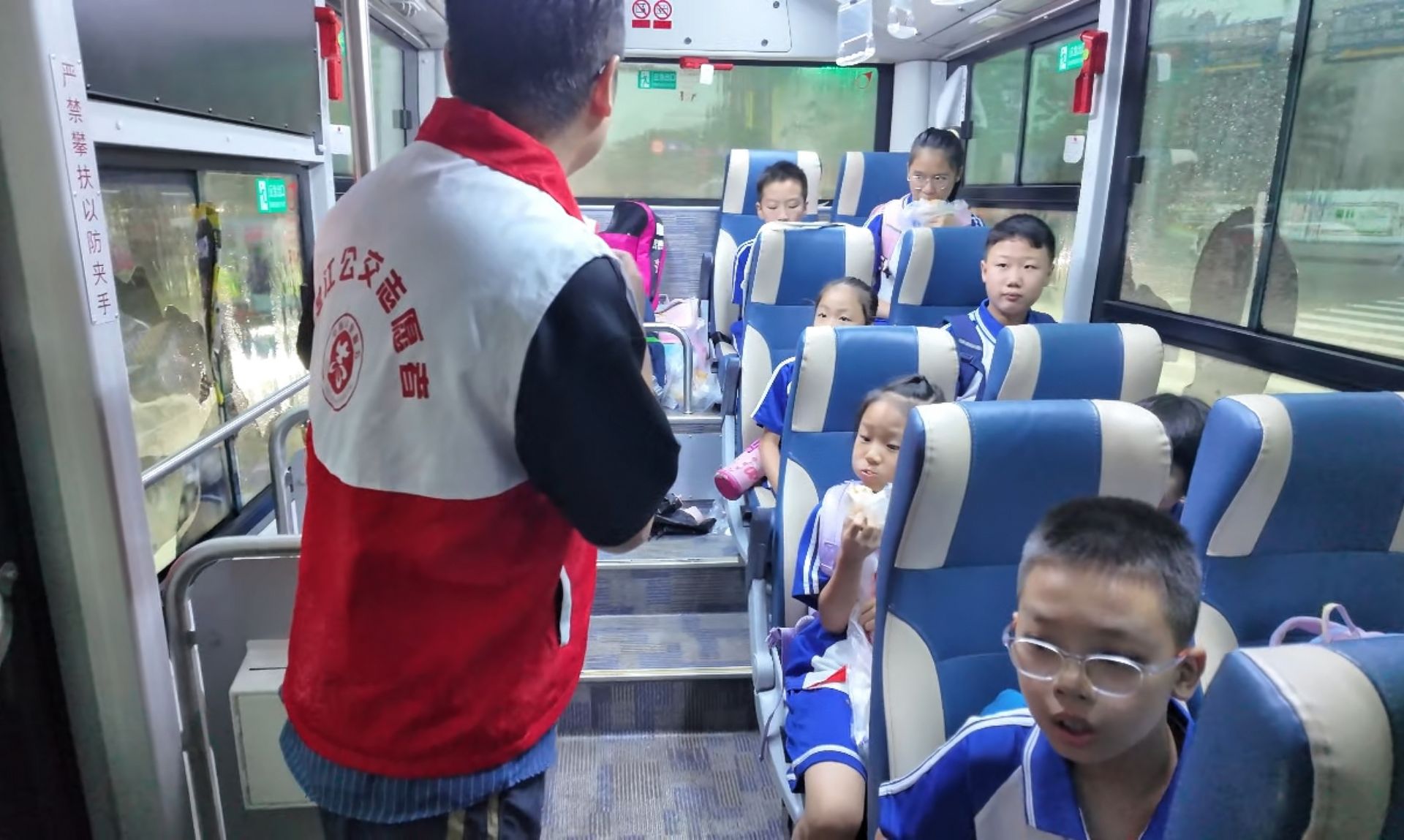 校园公交专线架起民生“暖心桥”