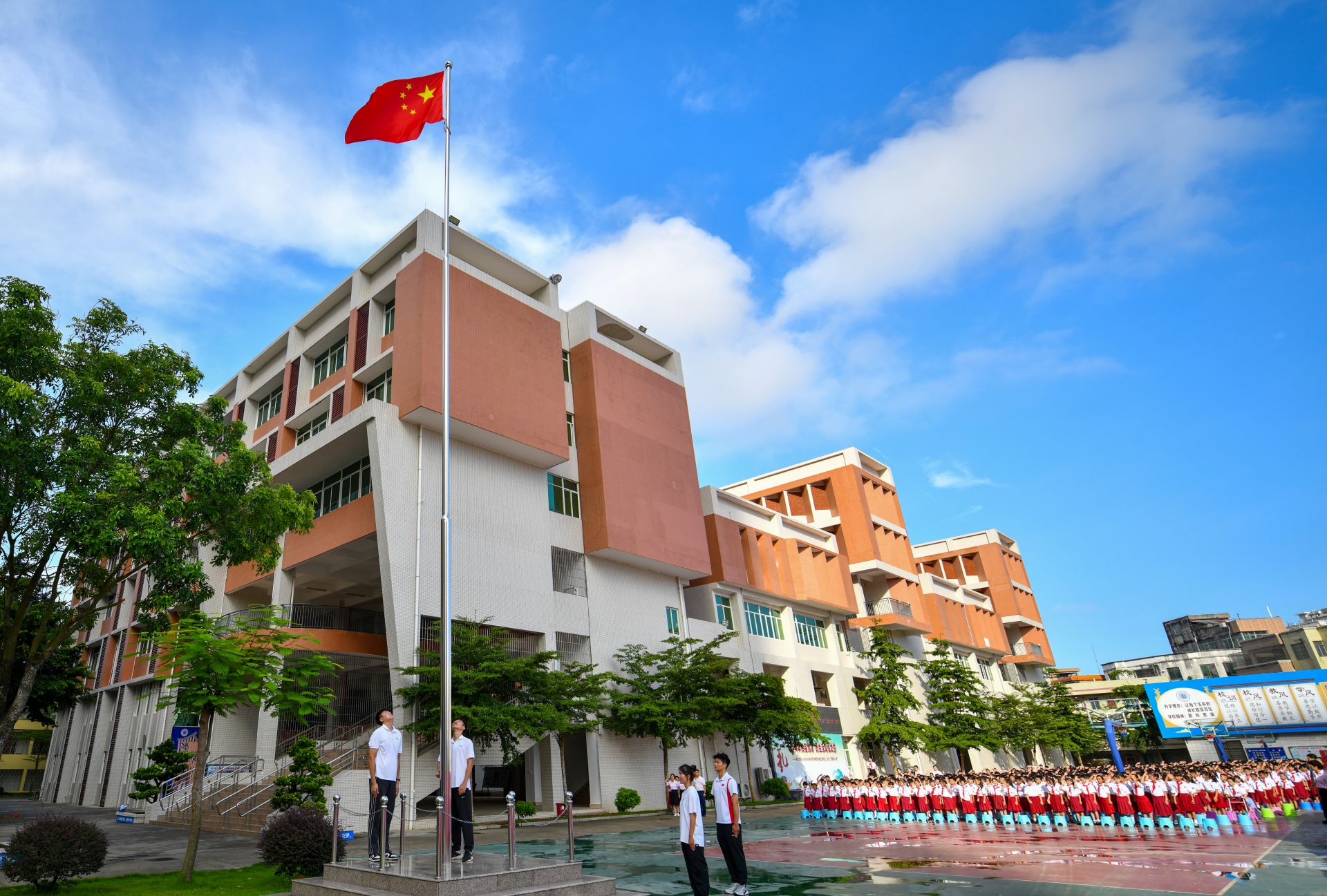 湛江市第八小学振兴路校区迎来成立后首个开学日