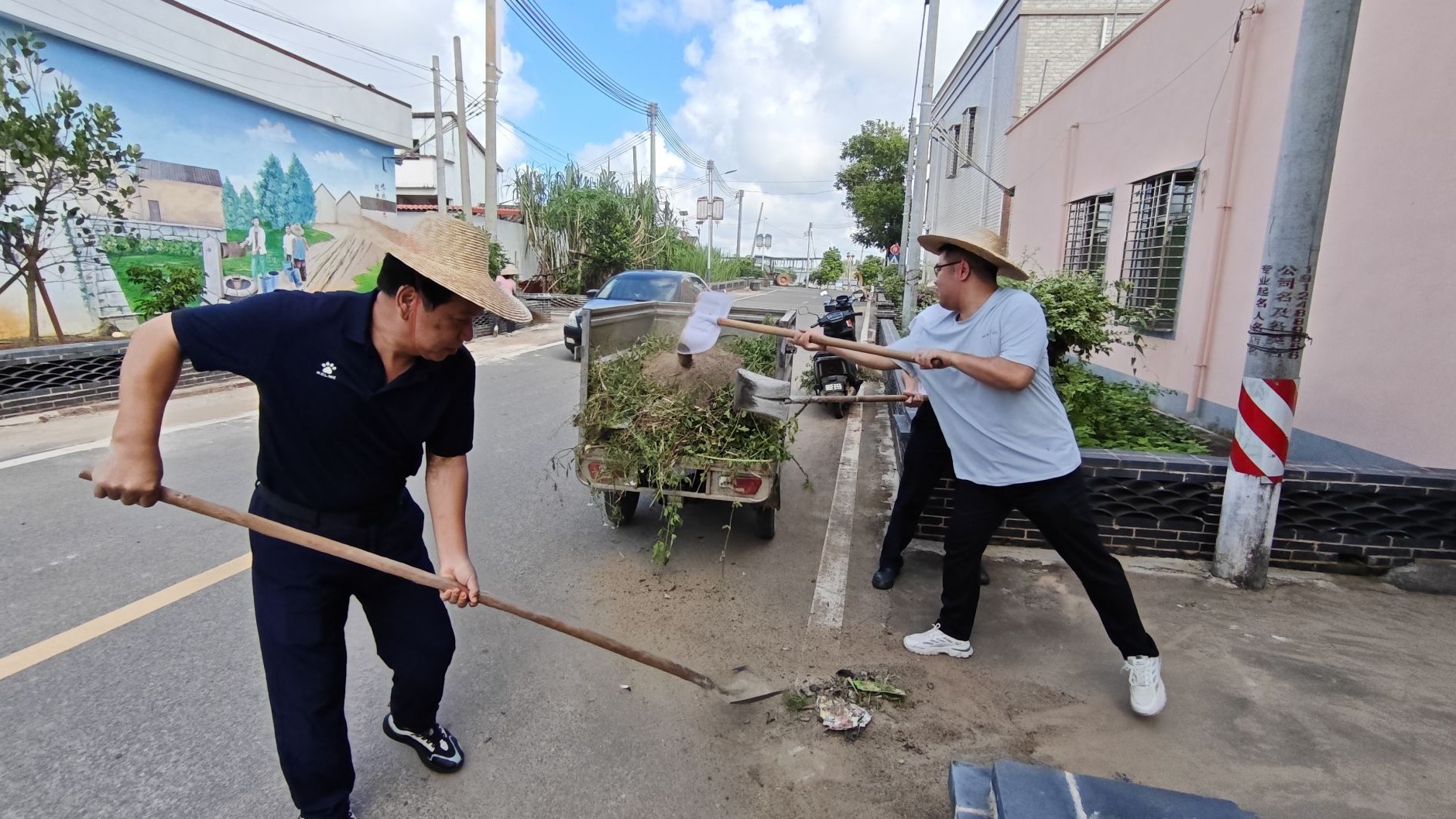 驻雷州市沈塘镇帮镇扶村工作队深入开展爱国卫生运动