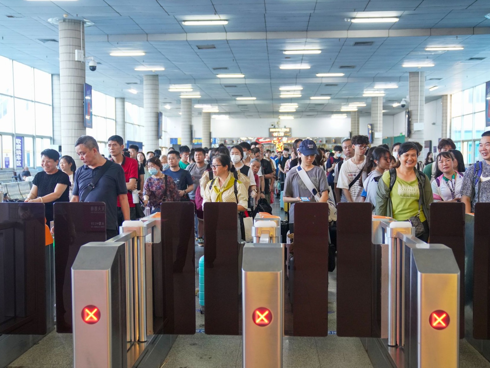 湛江火车站暑运结束，迎送旅客46万人次