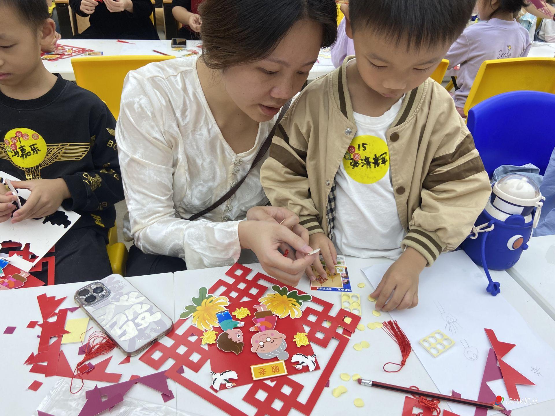 “书香重阳・童心敬老”亲子阅读活动举行
