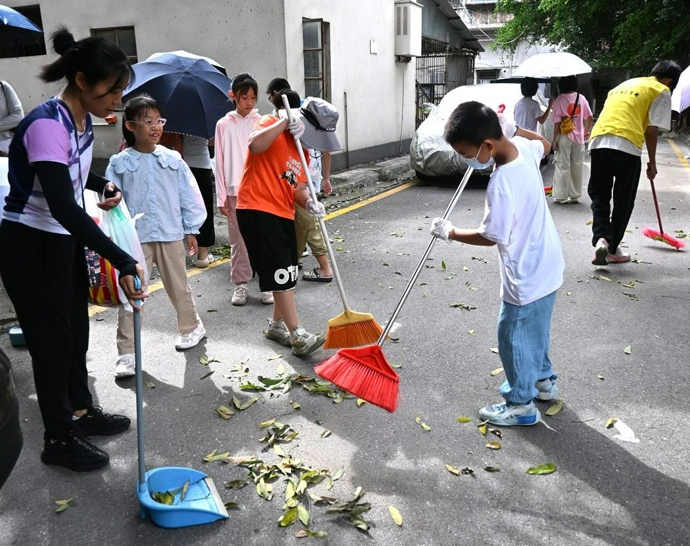 净环境防蚊媒 霞山青少年助力“百千万工程”