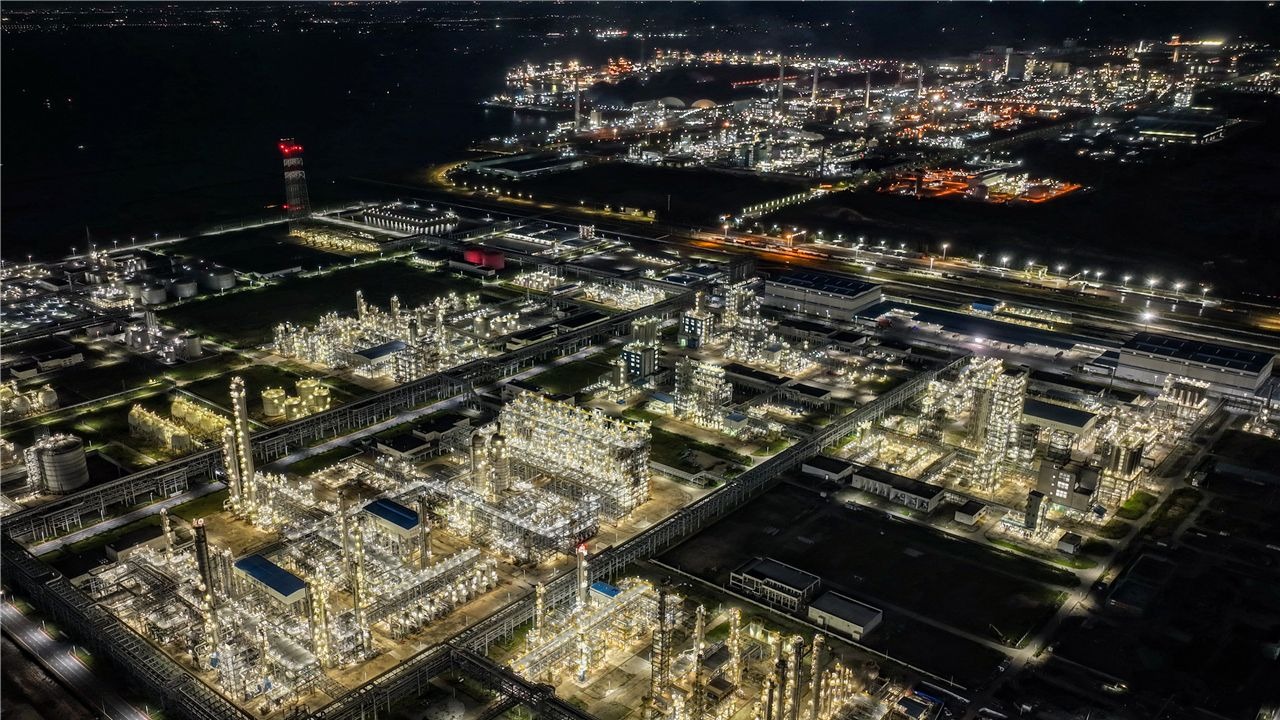 湛江前三季度經濟答卷亮眼  工業消費進出口協同發力沖刺全年目標