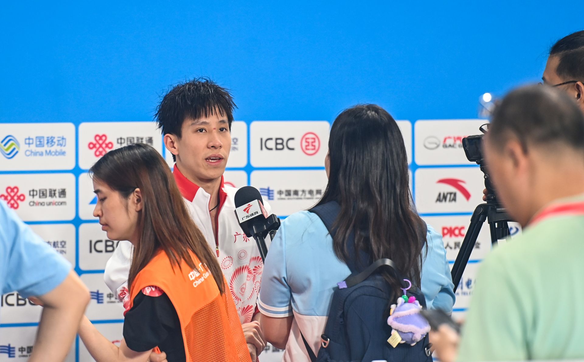 十五运会跳水男单3米板决赛  33岁“湛将”何超夺得铜牌