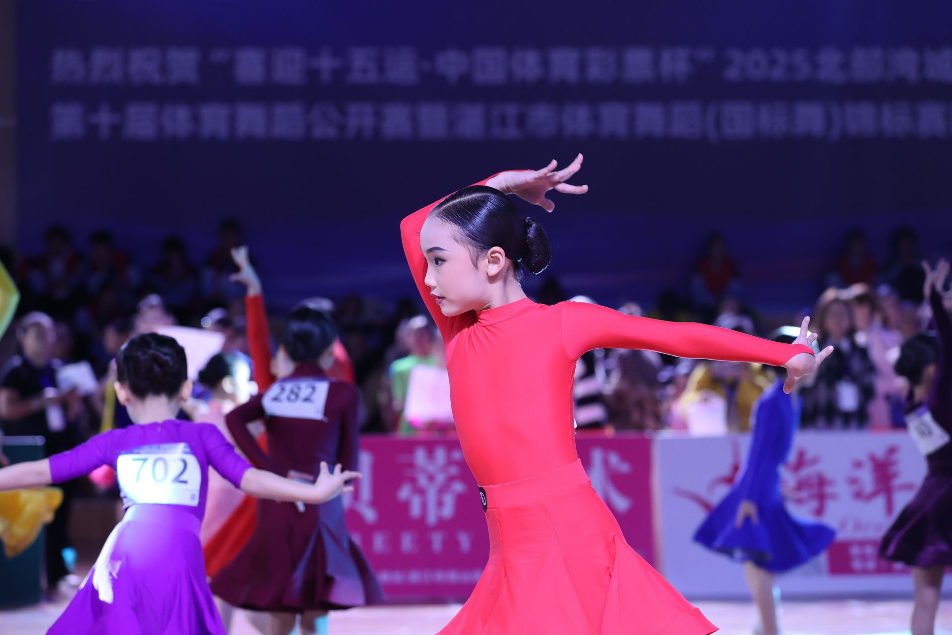 近千“舞林”高手湛江展體韻