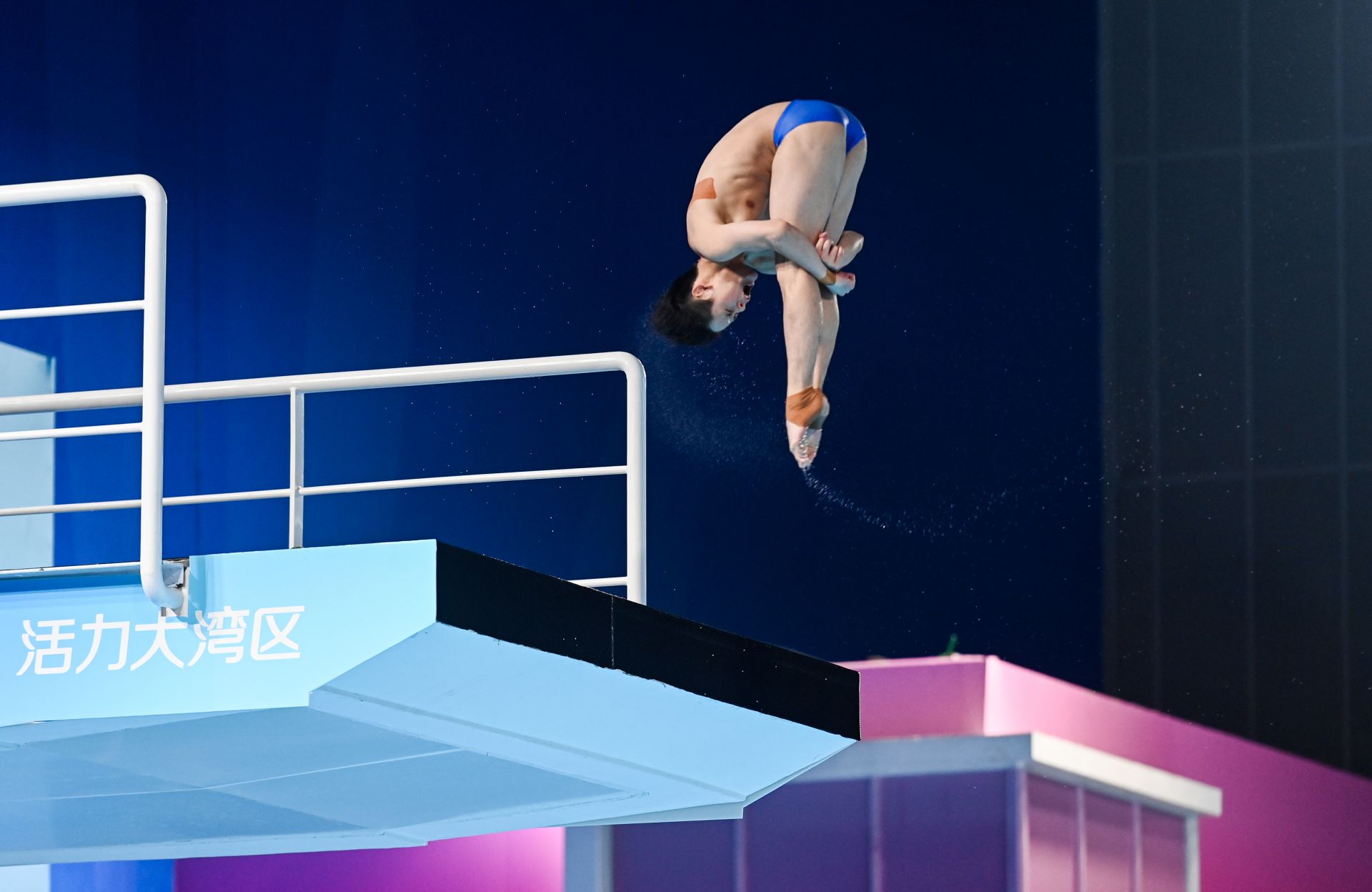 十五运会跳水男单10米台决赛 “湛将”朱子锋获第六名