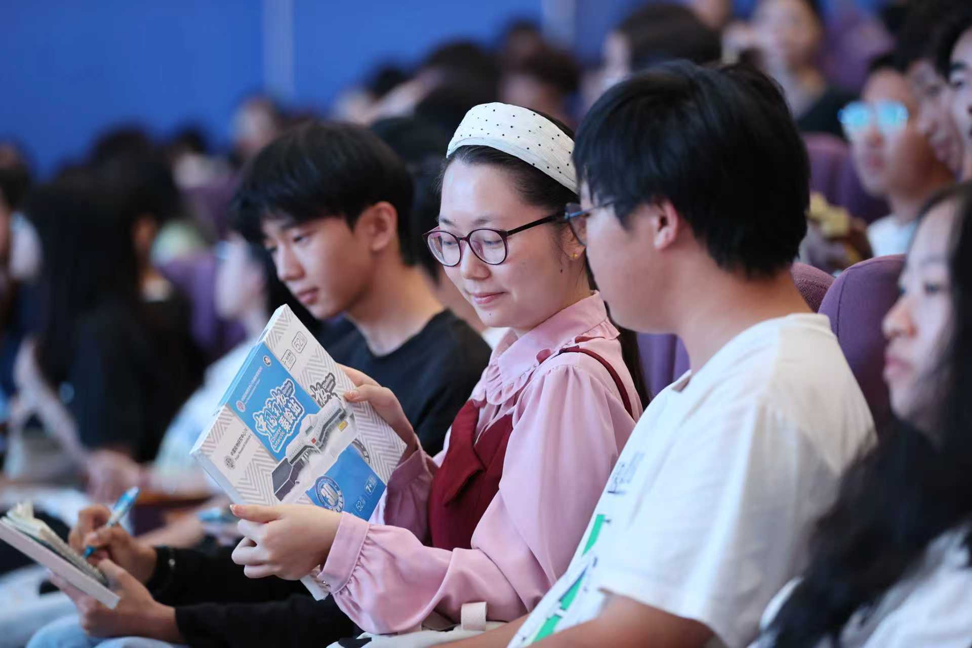 极地知识进校园 广东站走进海大