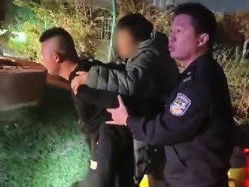 七旬老人迷失摔倒 坡头民警深夜暖心救援