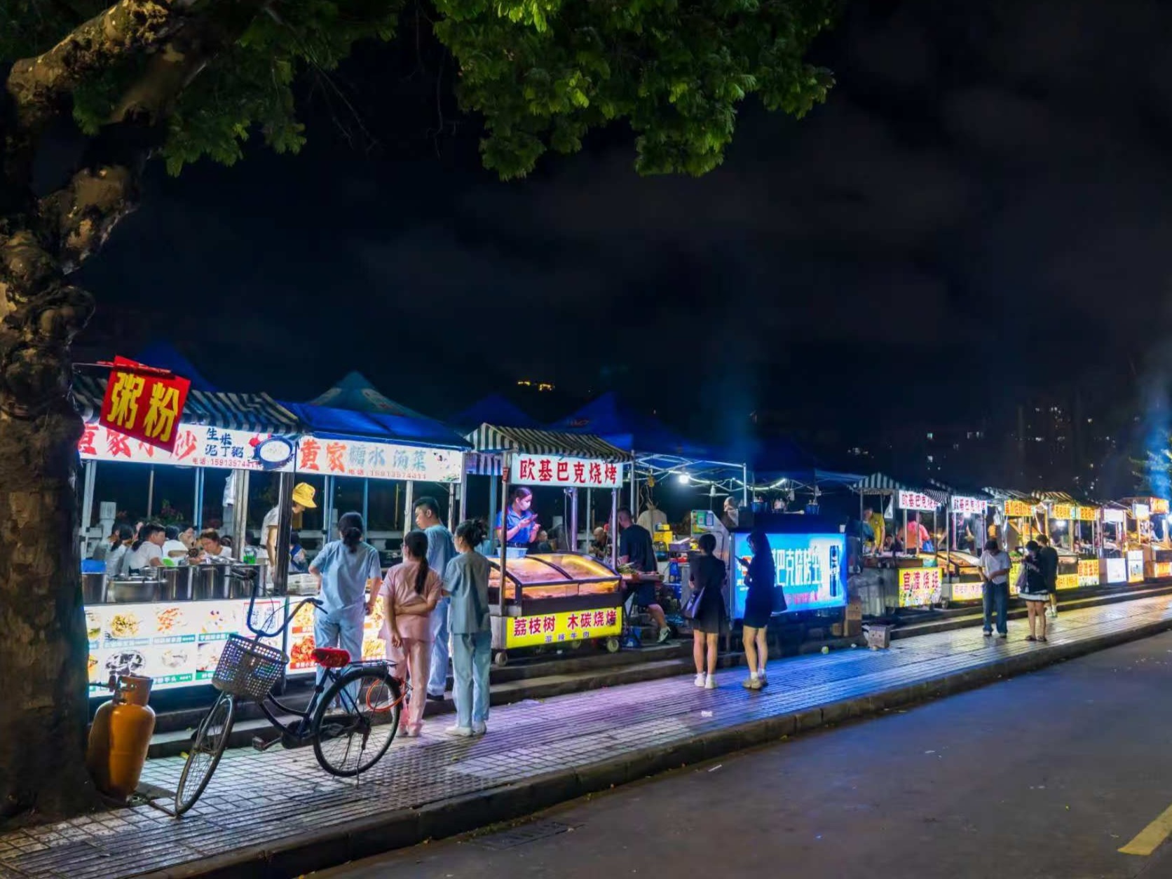 南桥街道27元摊位费破解老城摊贩治理难题