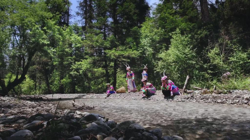 《白馬姐妹》：用時光書寫的一部影像志