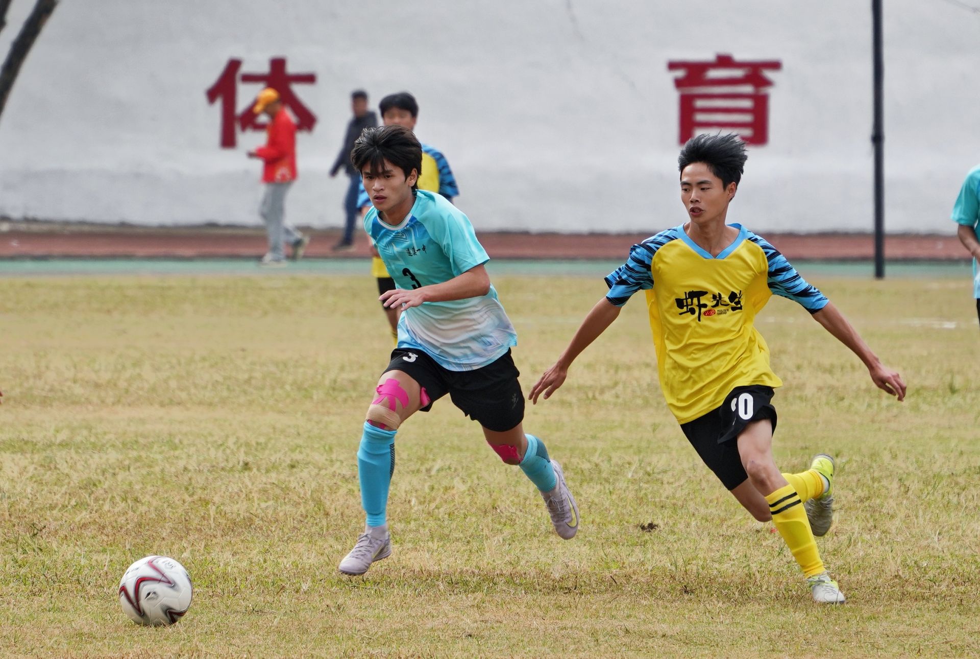 2025年遂溪县第六届“县长杯”青少年校园足球联赛启幕