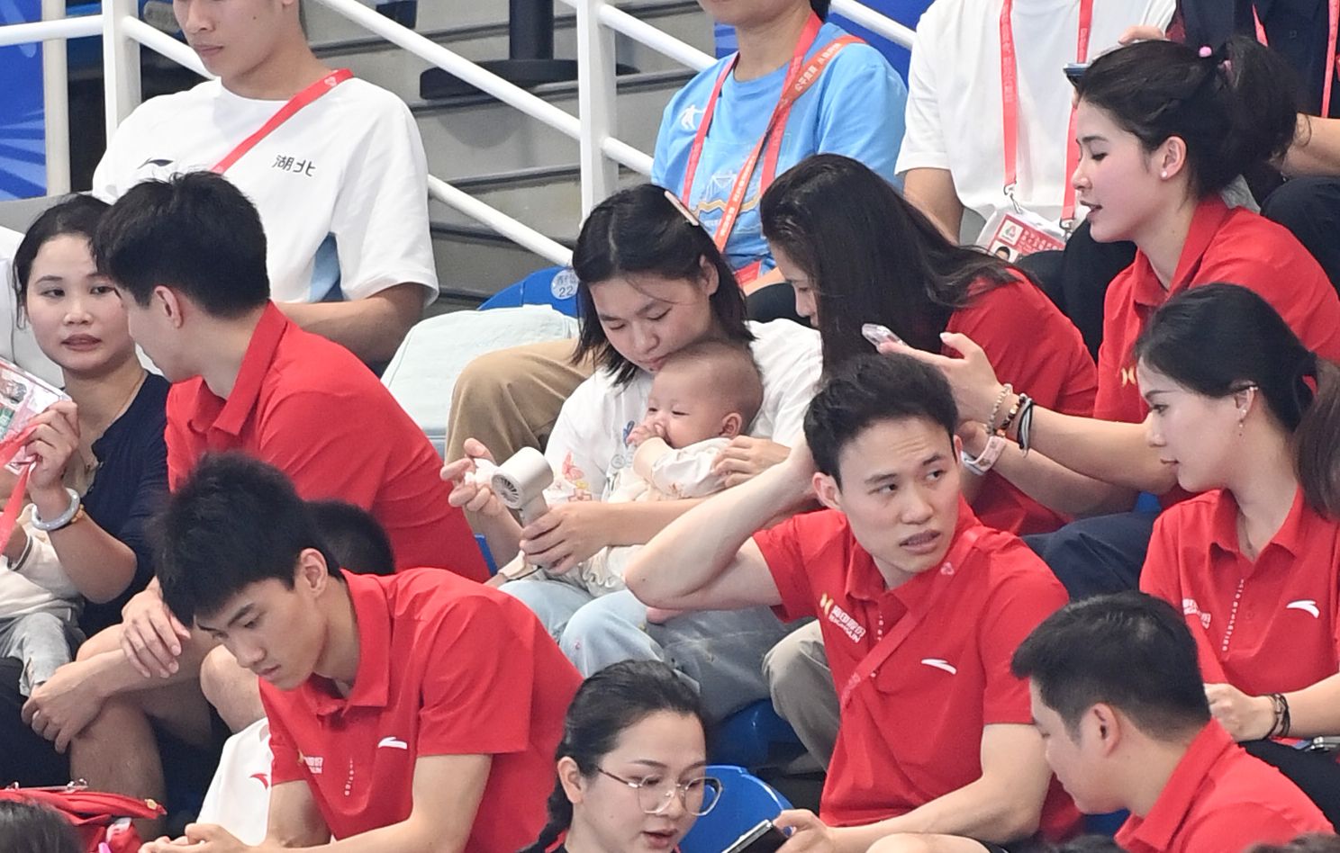 婵宝女双3米板决赛现场 开启带娃模式