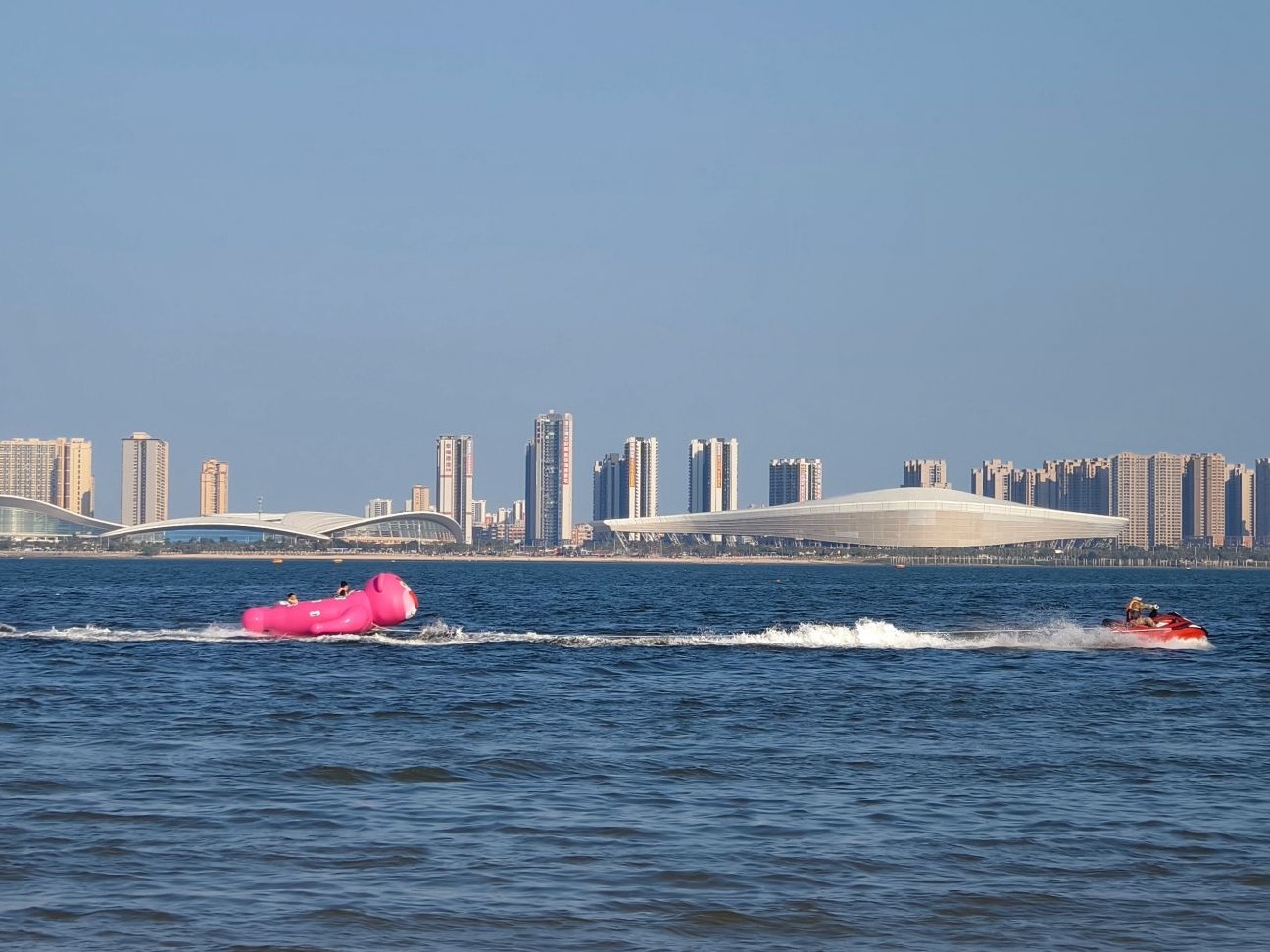 暖阳沙滩欢乐多