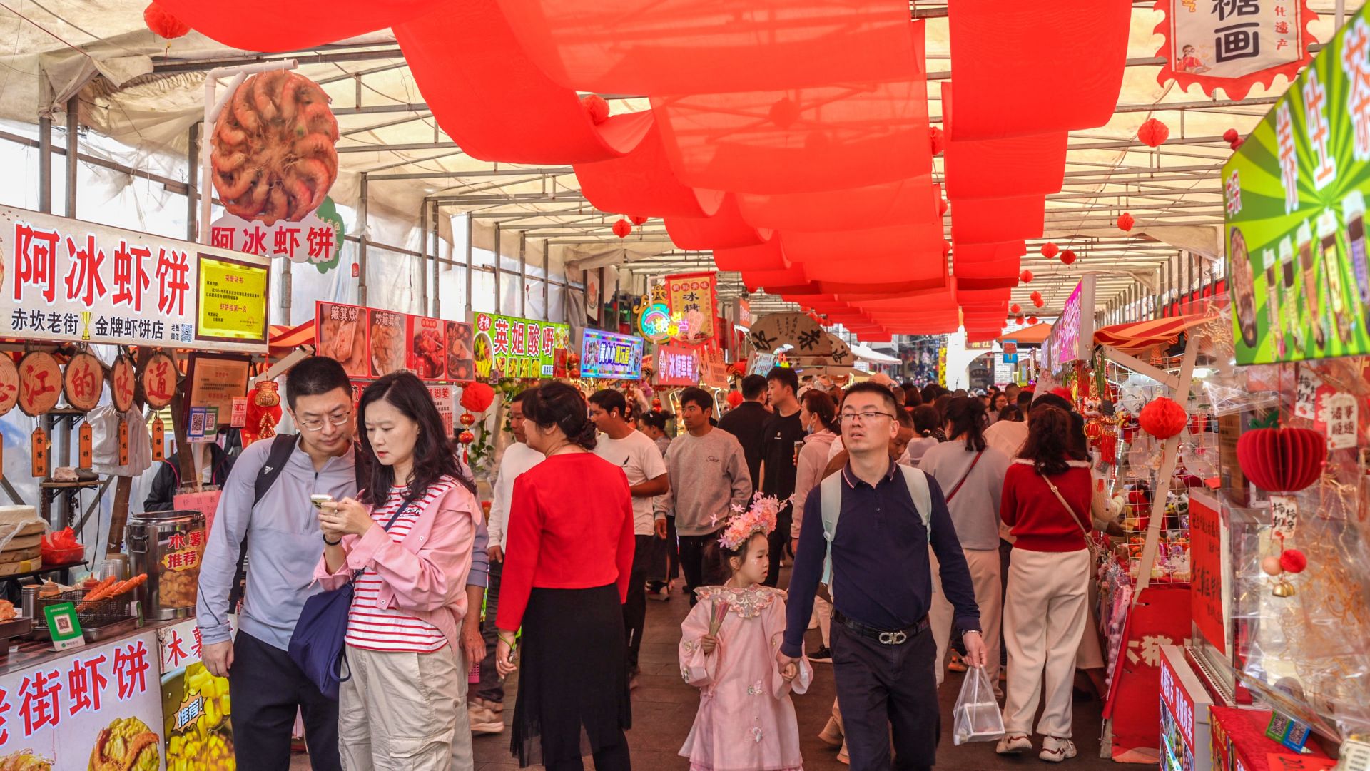 年味浓郁游人如织！大年初二湛江赤坎老街集市人气爆棚