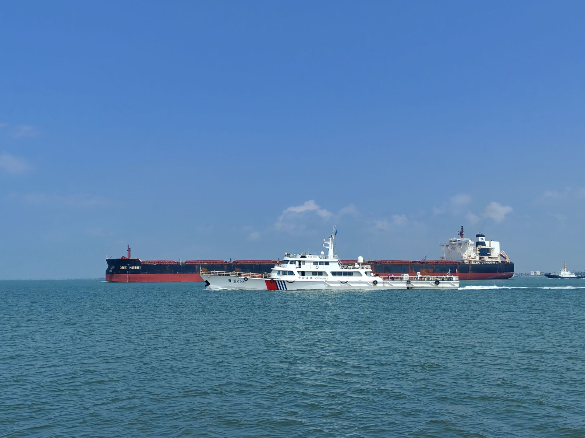 新年首艘40万吨级矿砂船靠泊湛江港