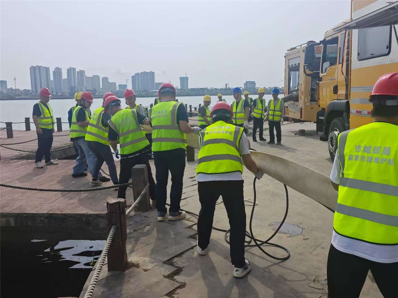 市城综局开展2026年城市排水防涝应急演练