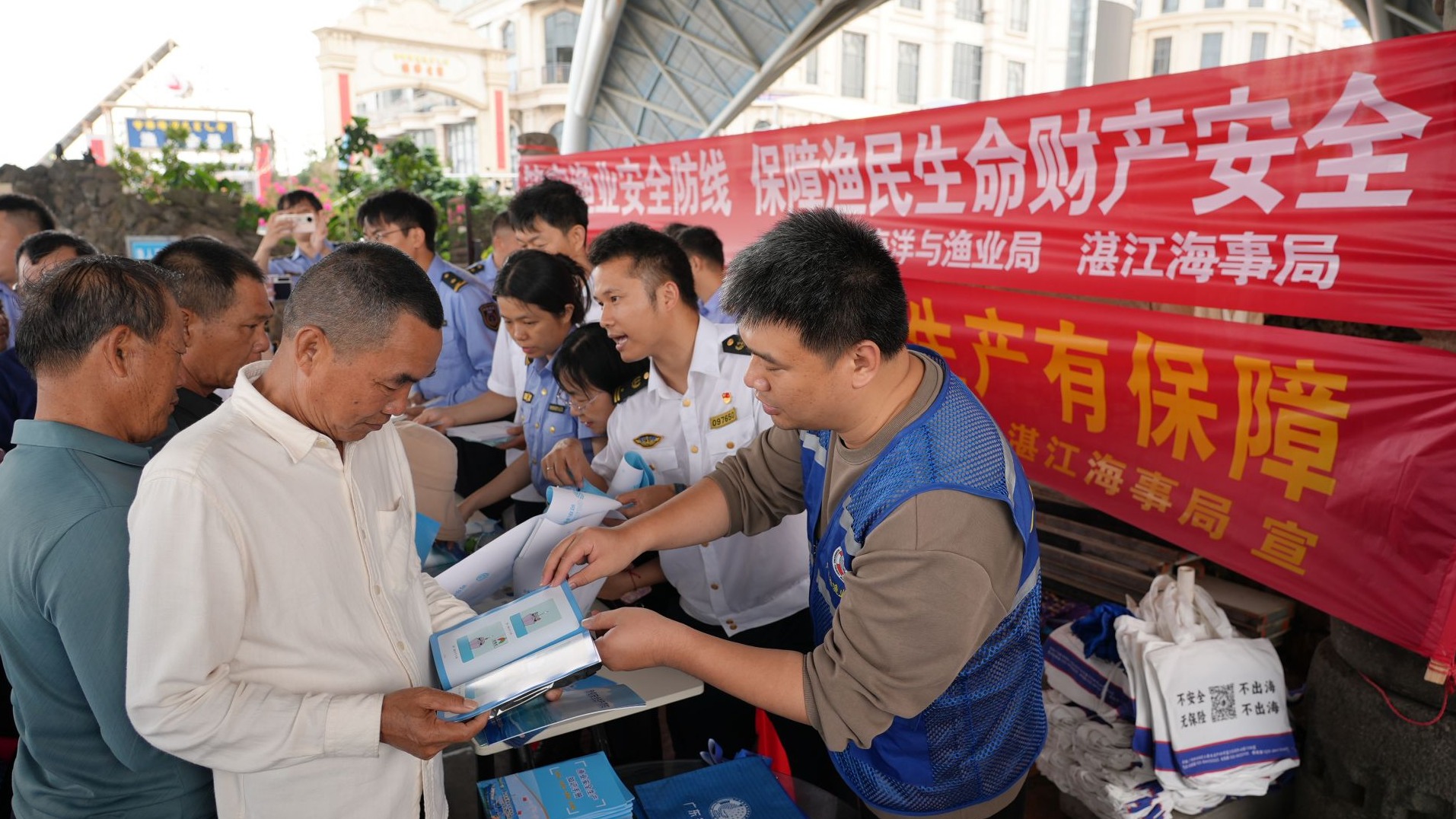 我市开展清明节前渔业安全生产宣传活动