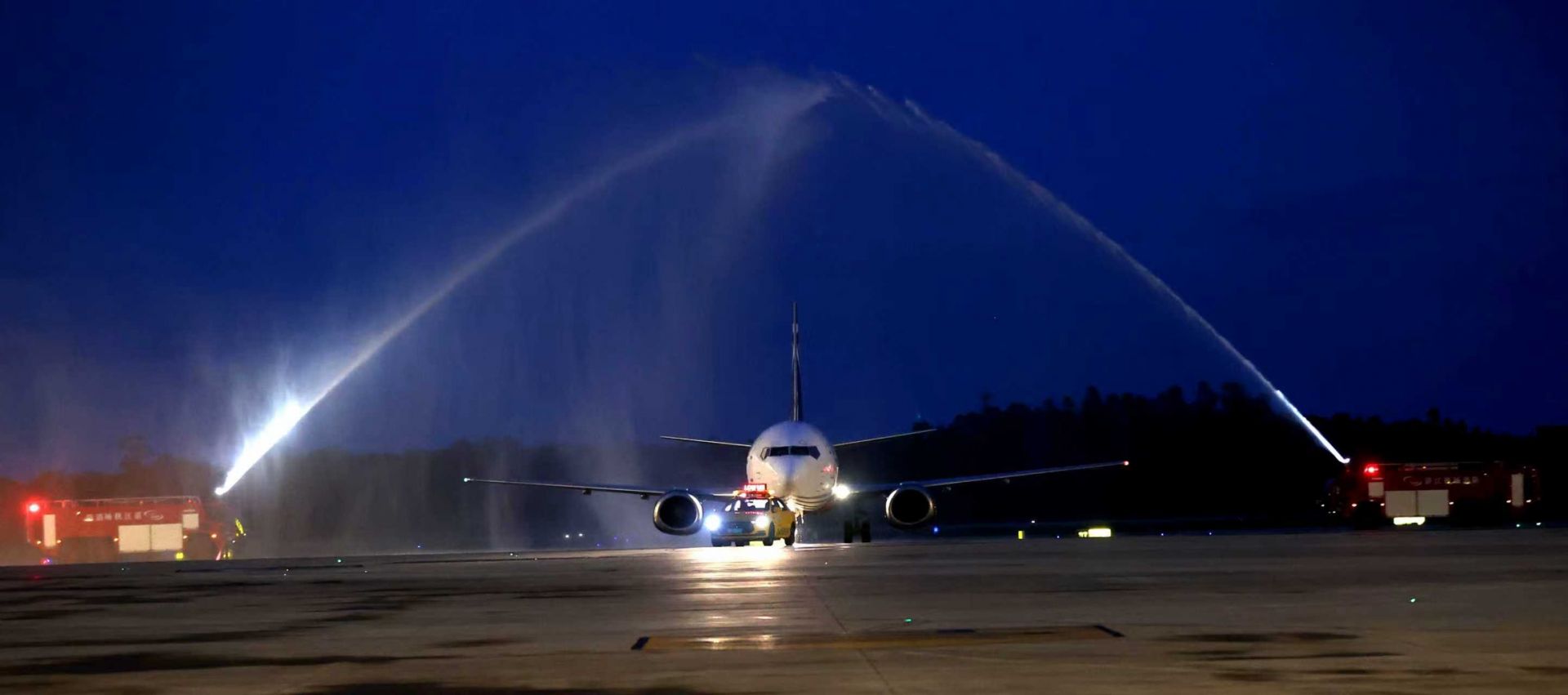 空港发展双喜临门！湛江吴川国际机场签约航企+开通定期全货机航线
