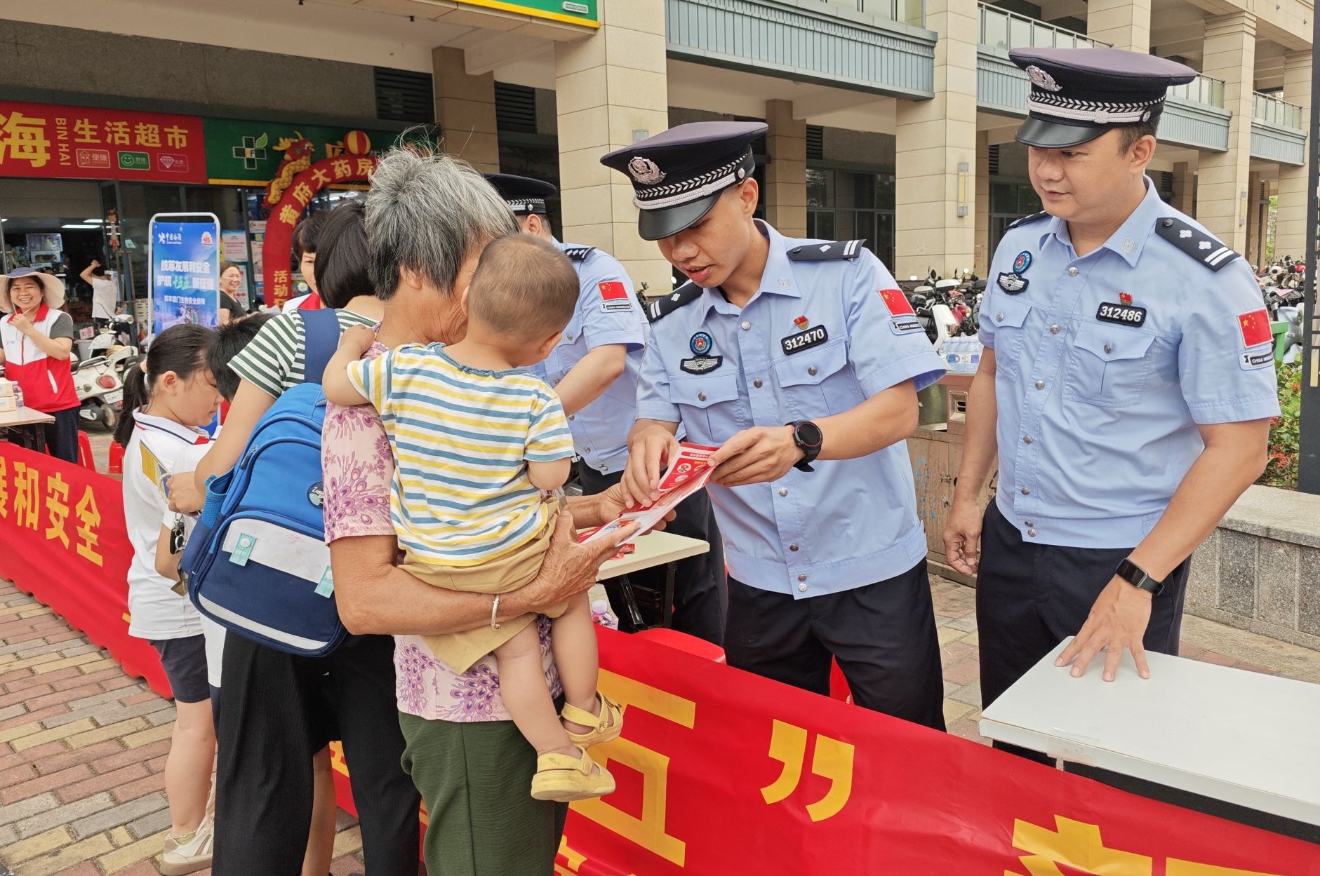 湛江边检站多形式开展全民国家安全教育日宣传活动