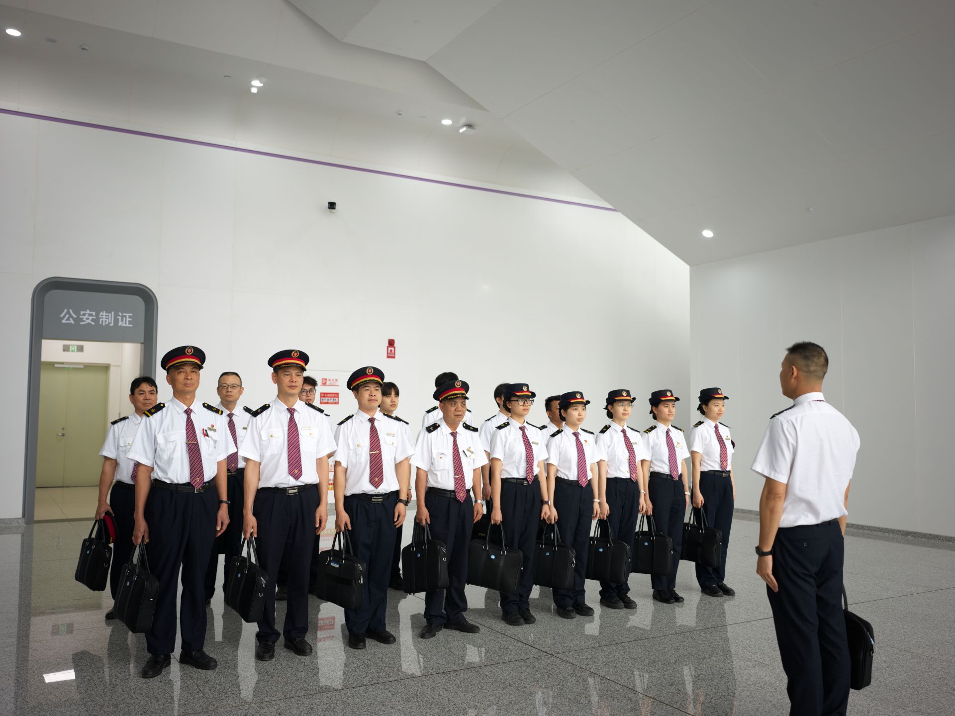 湛江北站“五一”假期加开22对旅客列车