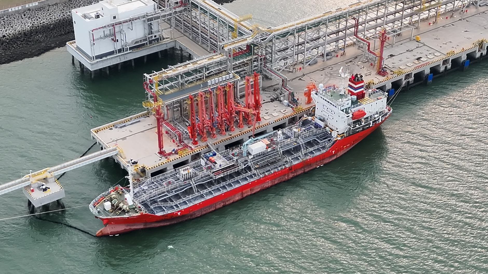 巴斯夫湛江一体化基地全面投产后首批高端化工品出口