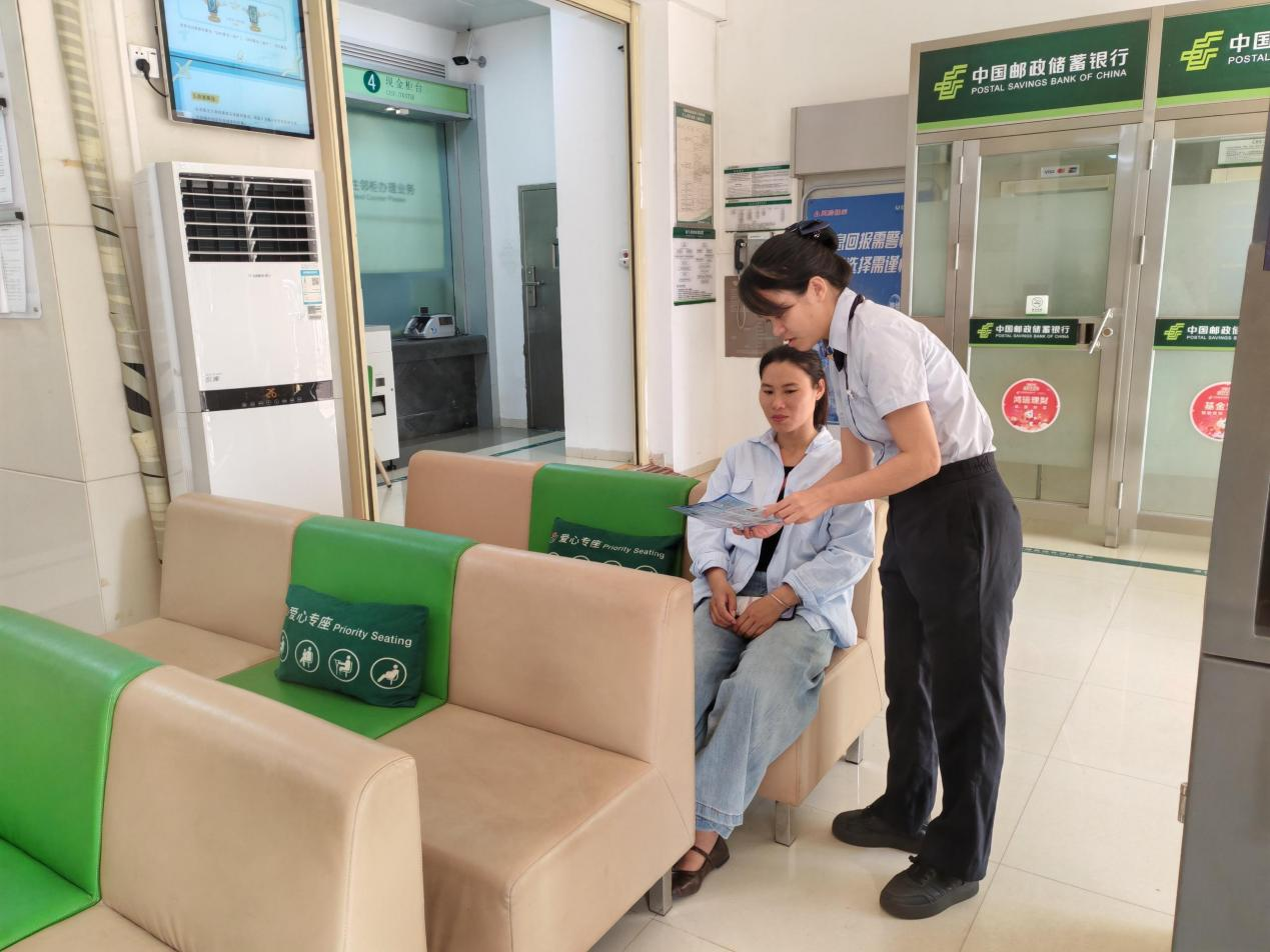 邮储银行湛江市分行开展2026年国家安全教育日密码法治宣传活动