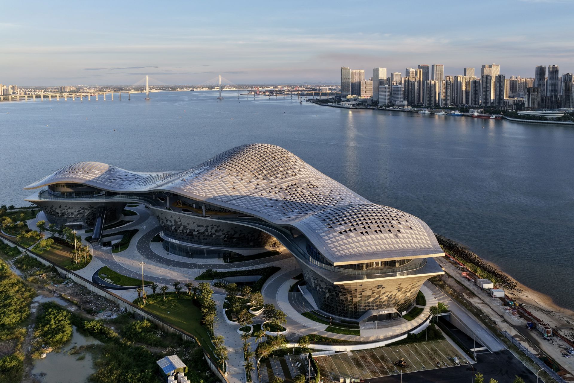 湛江文化中心：设计灵感源自省级非遗“调顺网龙”