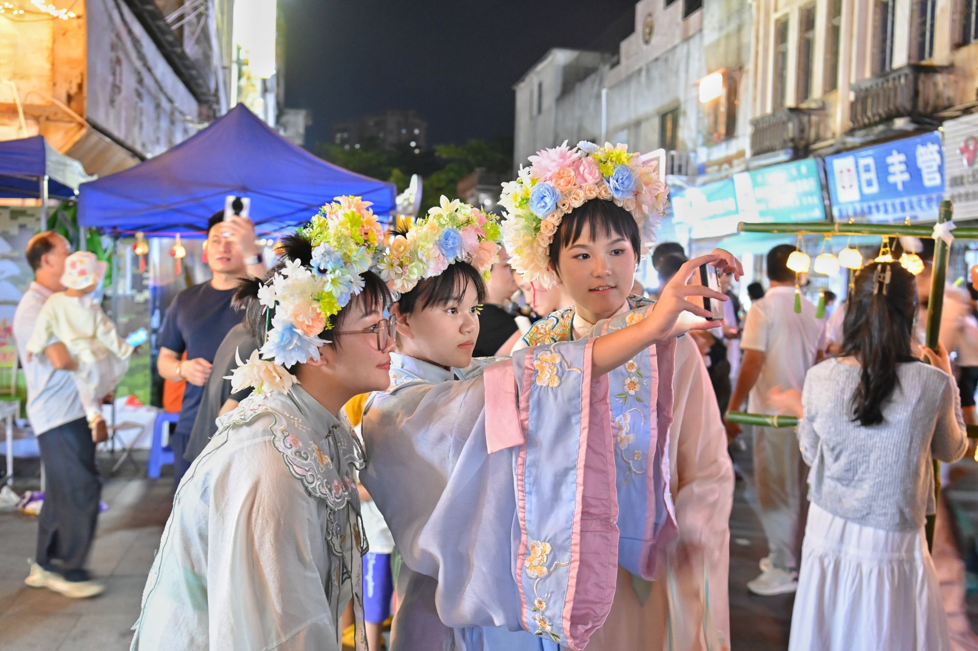 赤坎老街：一幅海风拂过的烟火长卷
