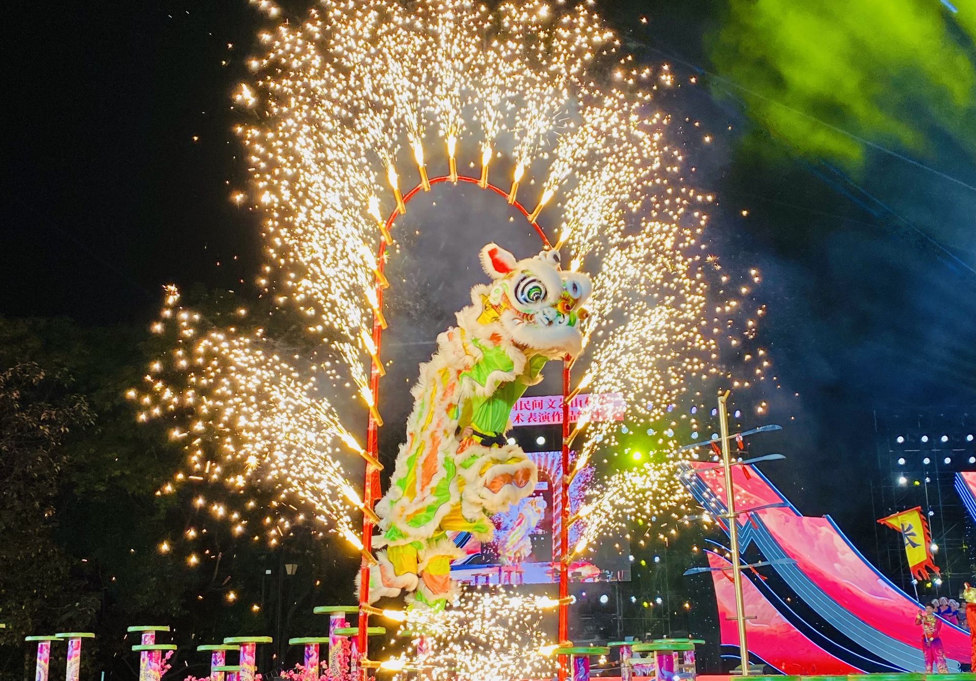 跨越“刀山火海” 迎来“山花”绽放