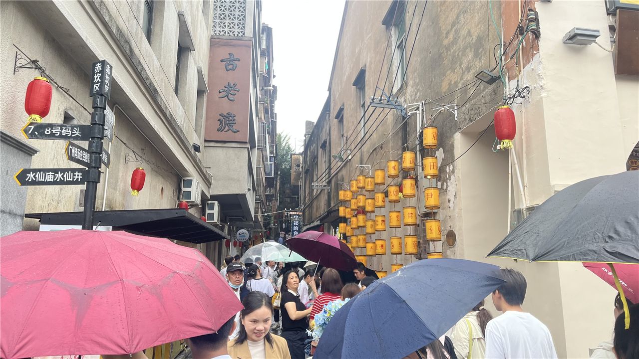 细雨润古巷 老街韵味浓
