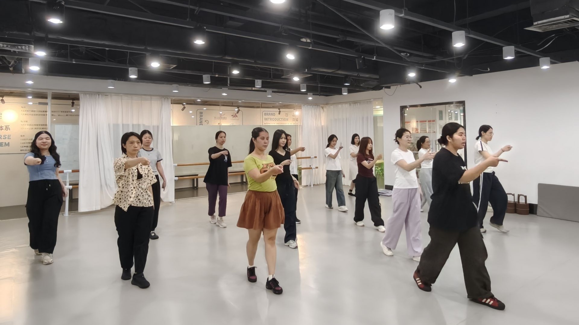 霞山青年夜校爵士舞专场火热开跳