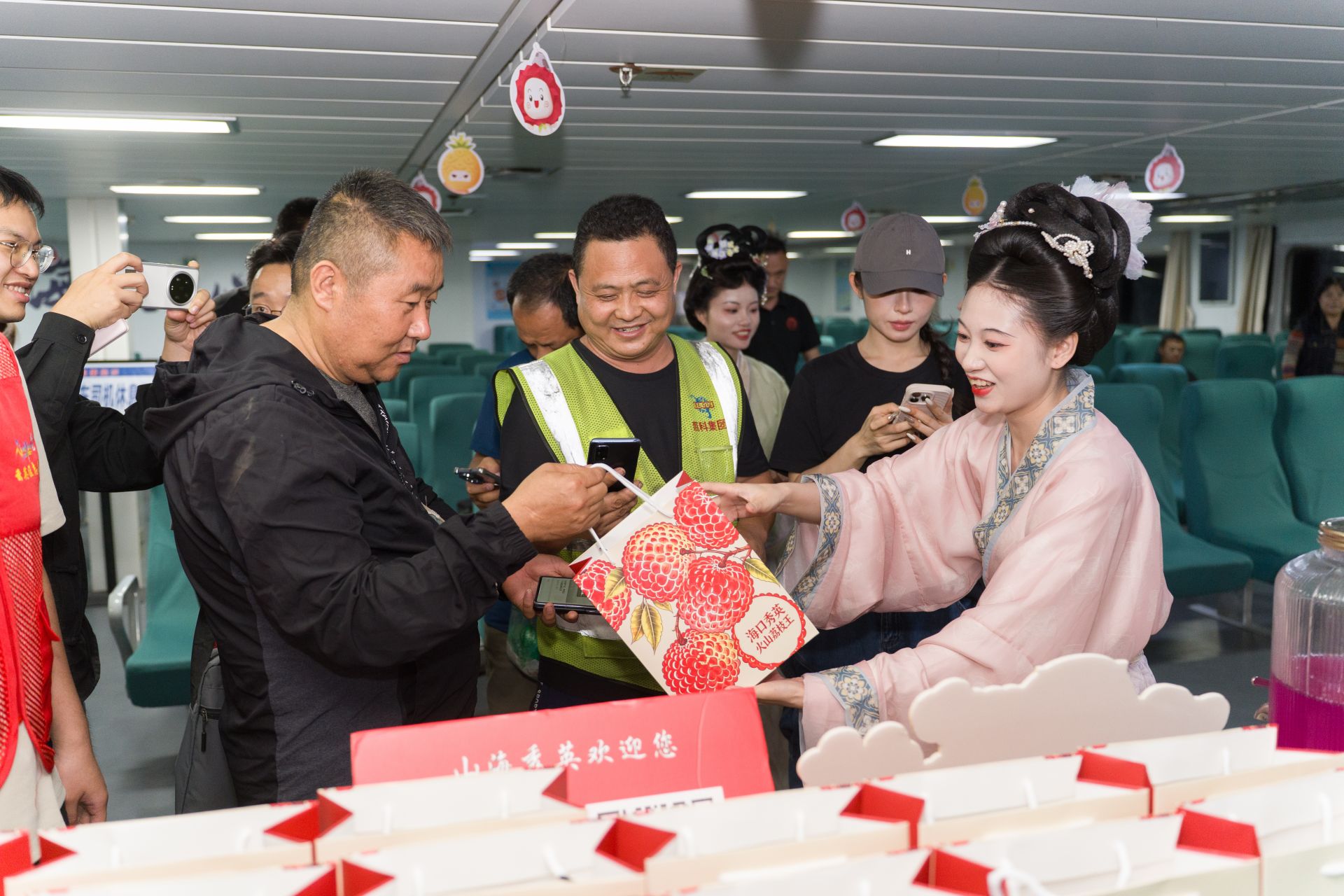 擦亮“船声筒”文旅品牌 菠萝荔枝甜满琼州海峡