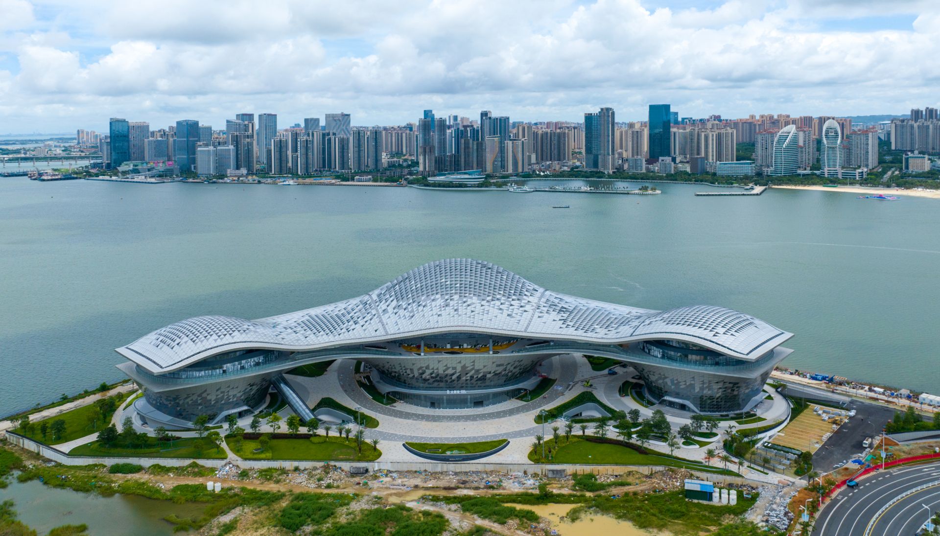 湛江文化中心:5月5日正式开放,“碧海游龙”即将启航