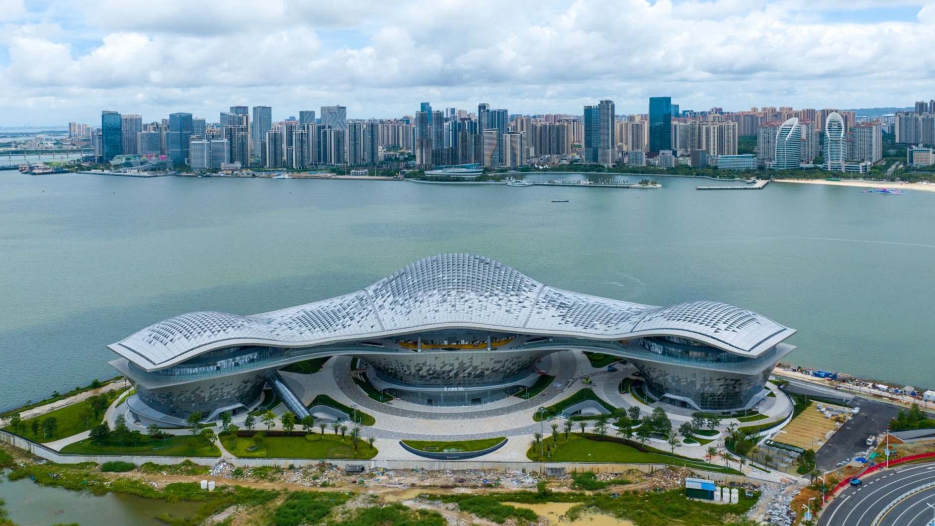 湛江文化中心：5月5日正式开放，“碧海游龙”即将启航