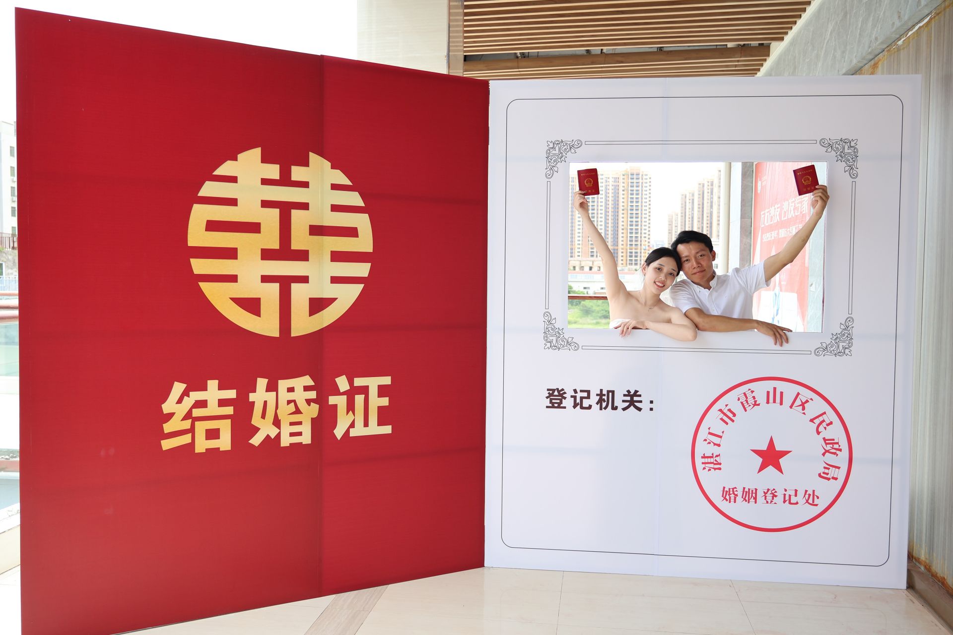 我市多地开展特色结婚登记活动