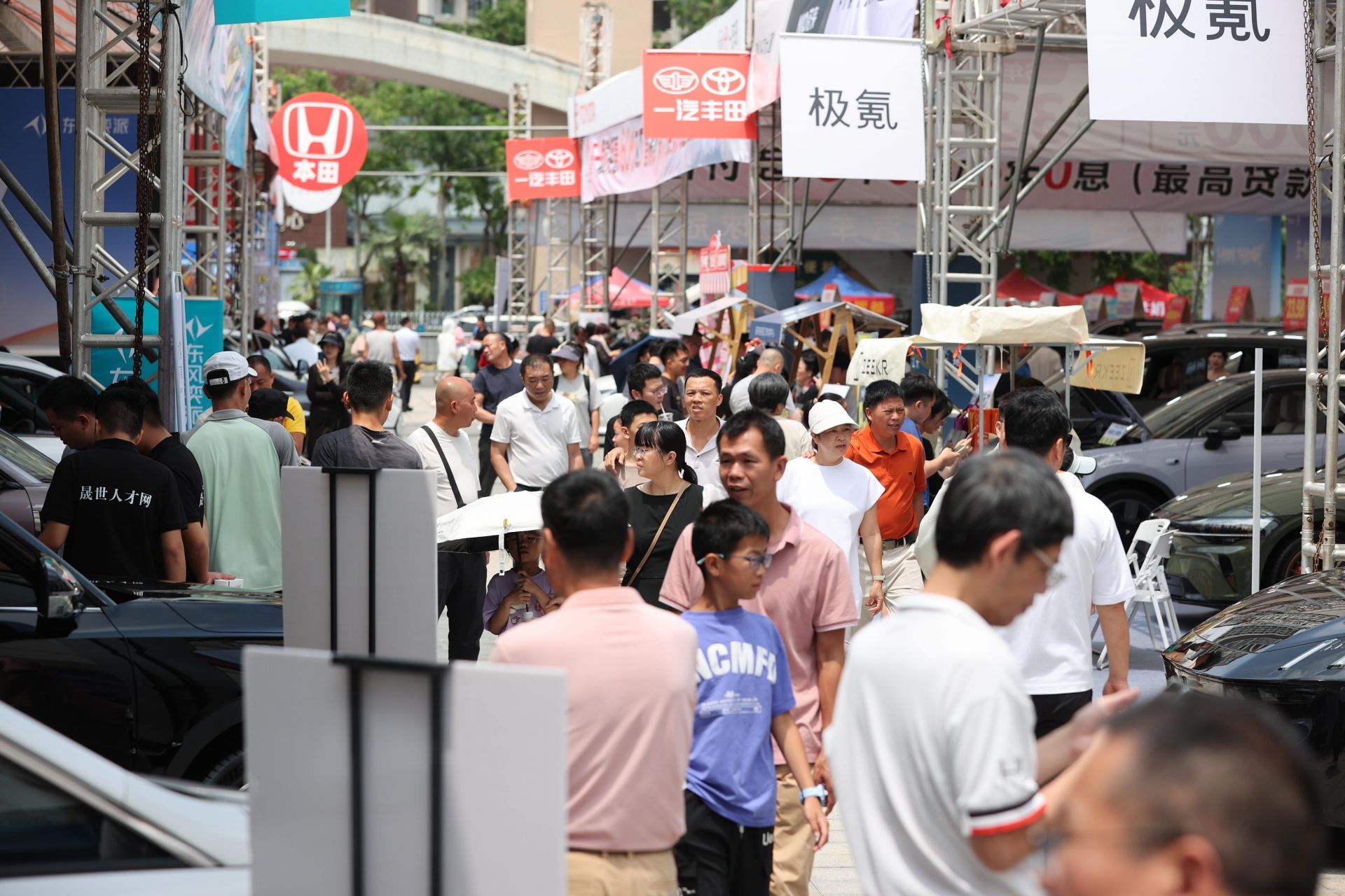 2026湛江日报社“五一”车展启幕