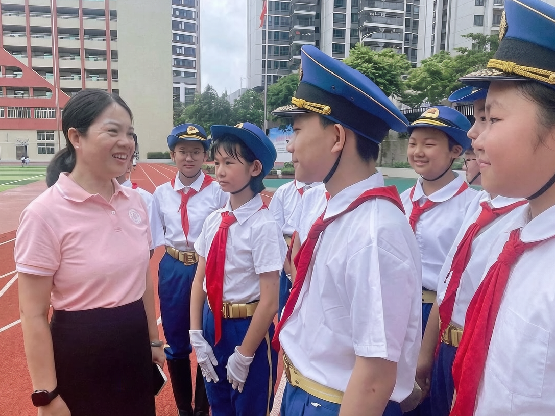 立足党员先锋本色 逐梦教育坚守初心