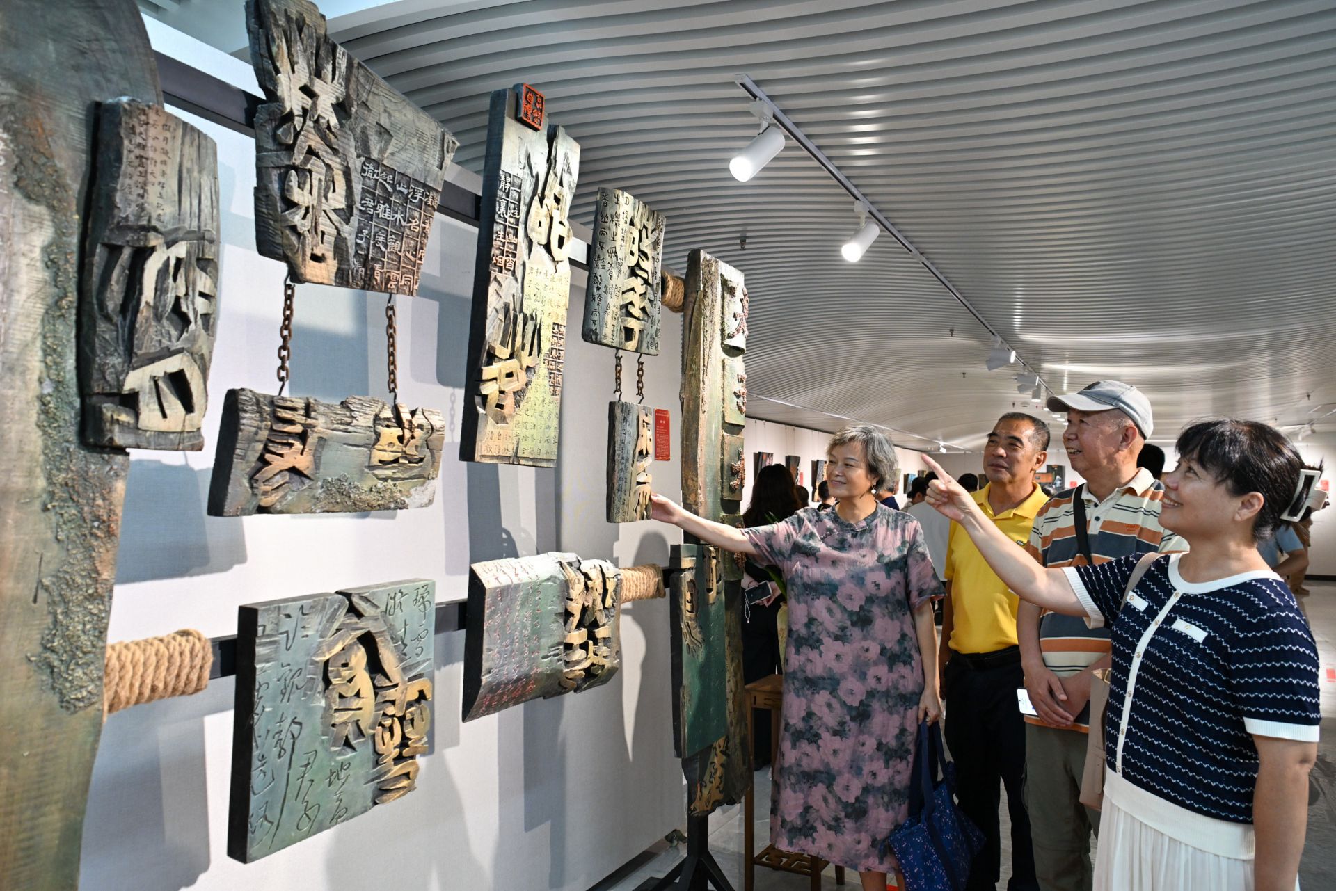 市首届刻字与综合材料作品展览开展