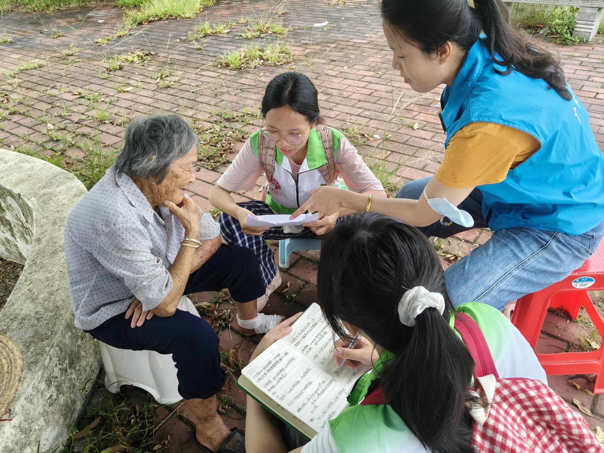 寻访运河建设亲历者 青年学子接力传承雷州青年运河精神