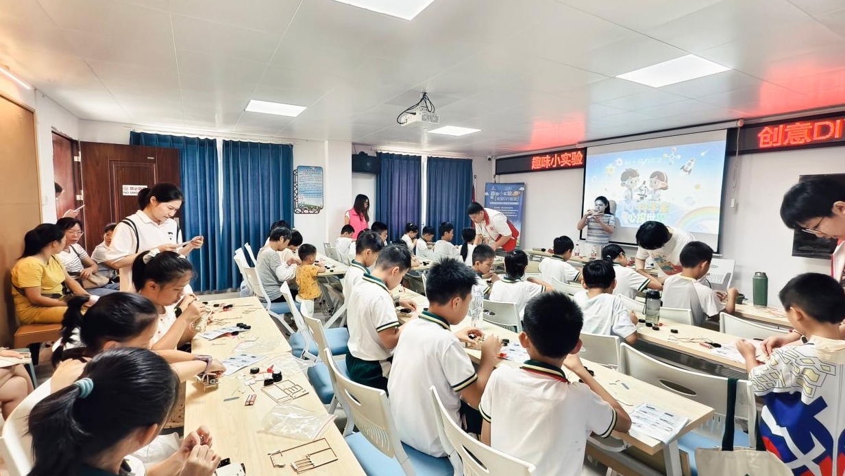 “趣味小实验·创意DIY课堂”科普进社区活动举行