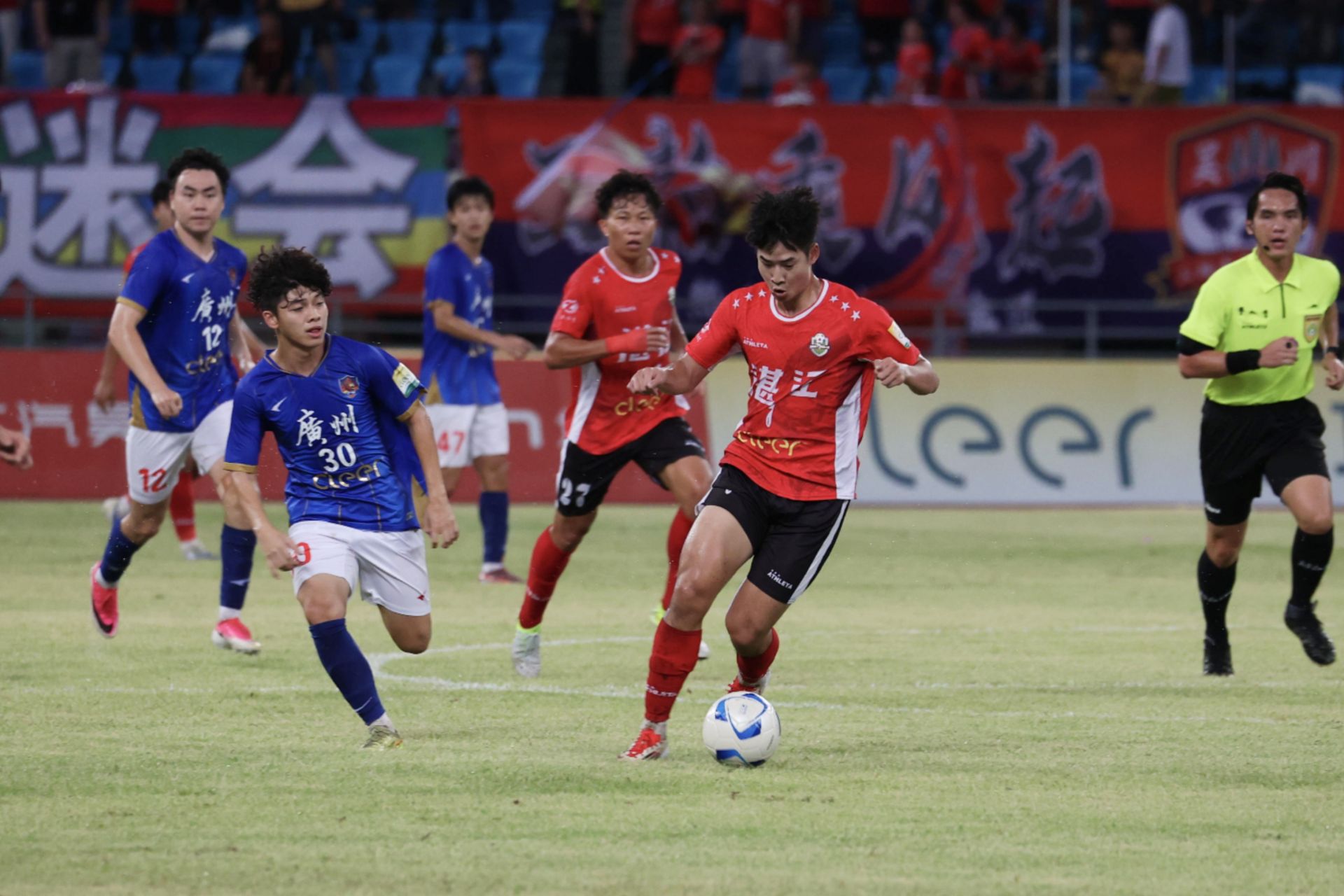 西区头名！晋级八强！湛江队3:3平广州队