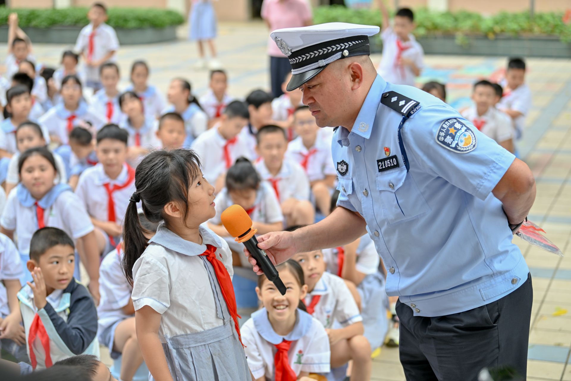 沉浸式学交规！湛江交管进校园上好开学交通安全第一课