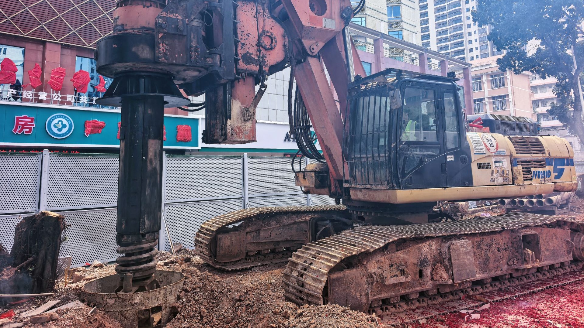 首桩开钻！湛江市区人行天桥建设工程项目有序推进