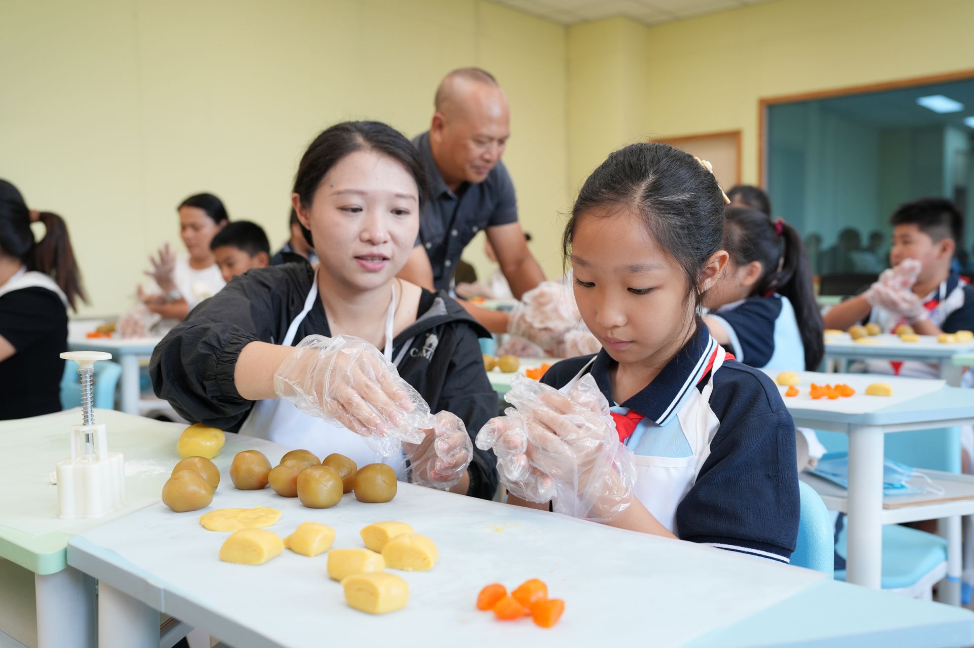 学民俗、品饼韵、阅书香！霞山上演中秋非遗盛宴