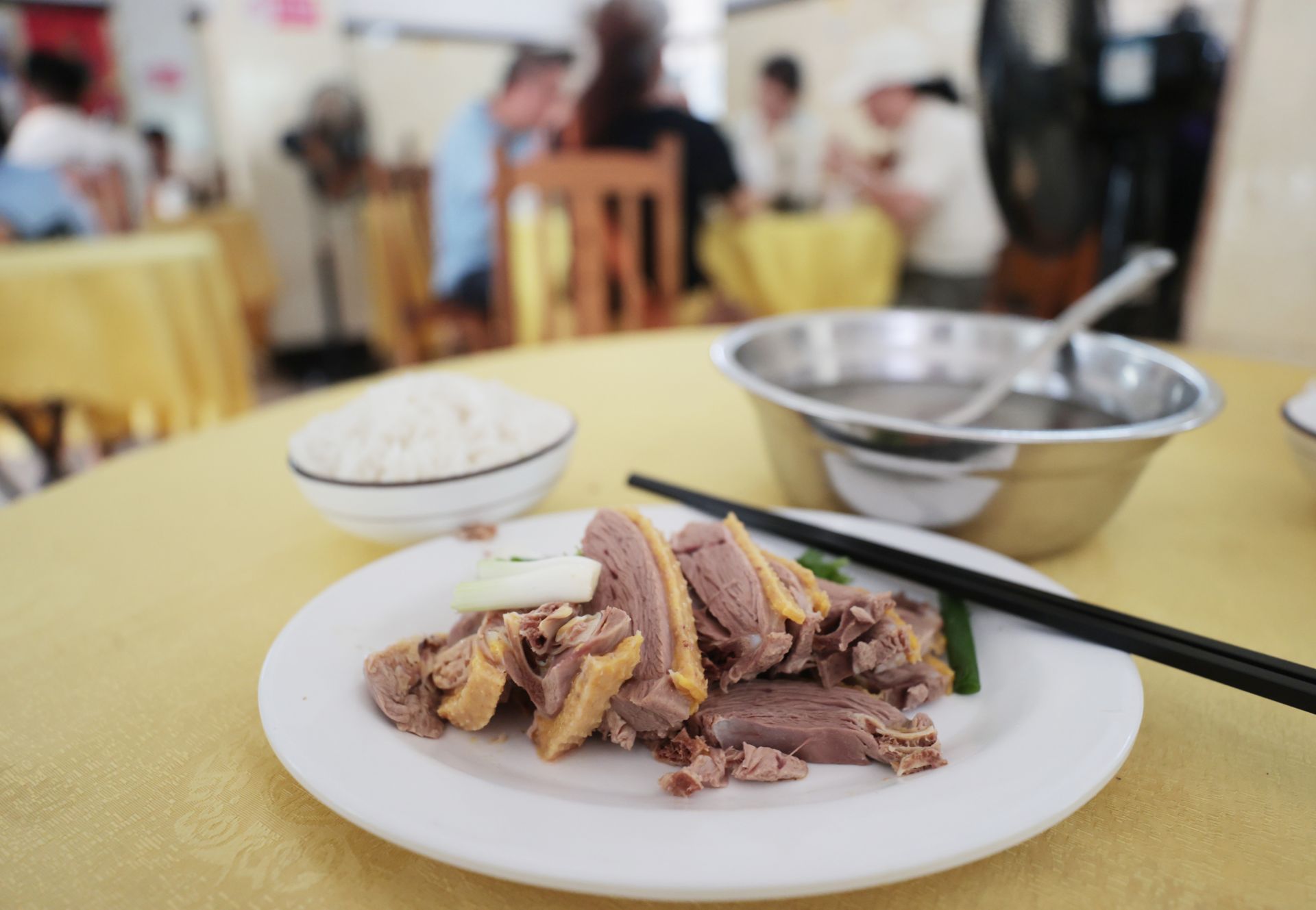 一份鸭仔饭香飘街巷唤乡愁