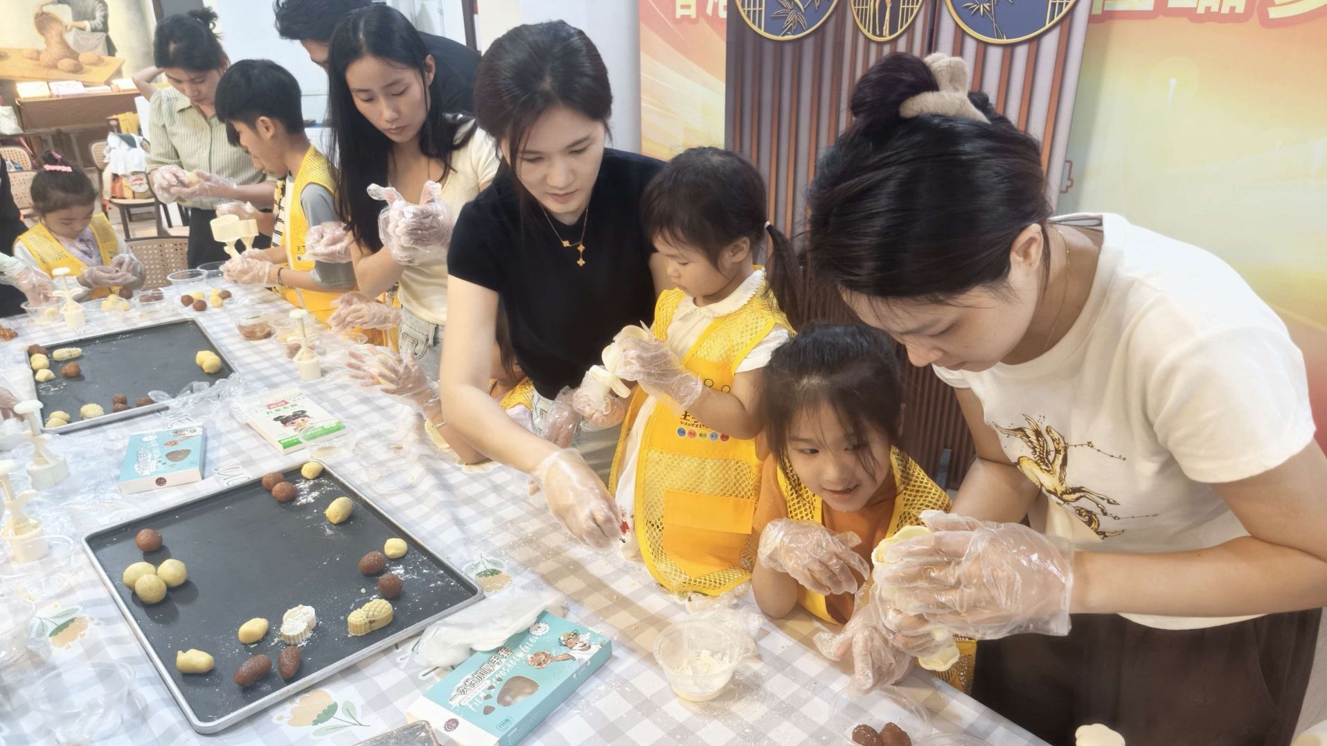 巧手制酥品乡味 研学传承本土文化