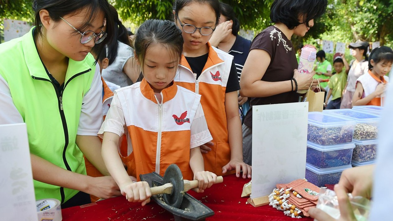 沉浸式打卡！市民、小记者走进湛江卫校解锁中医药魅力
