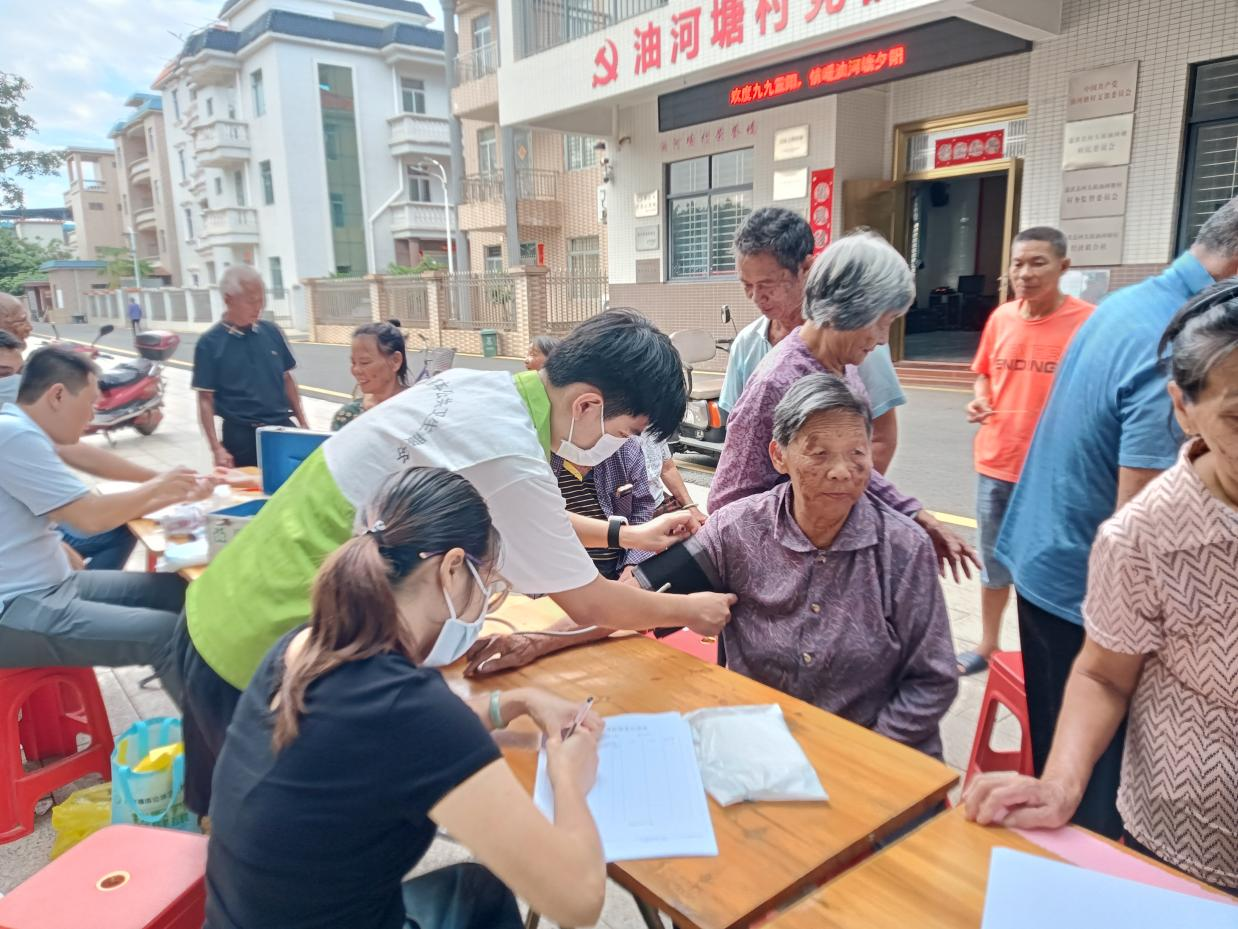 遂溪县河头镇油河塘村：敬老皆欢颜