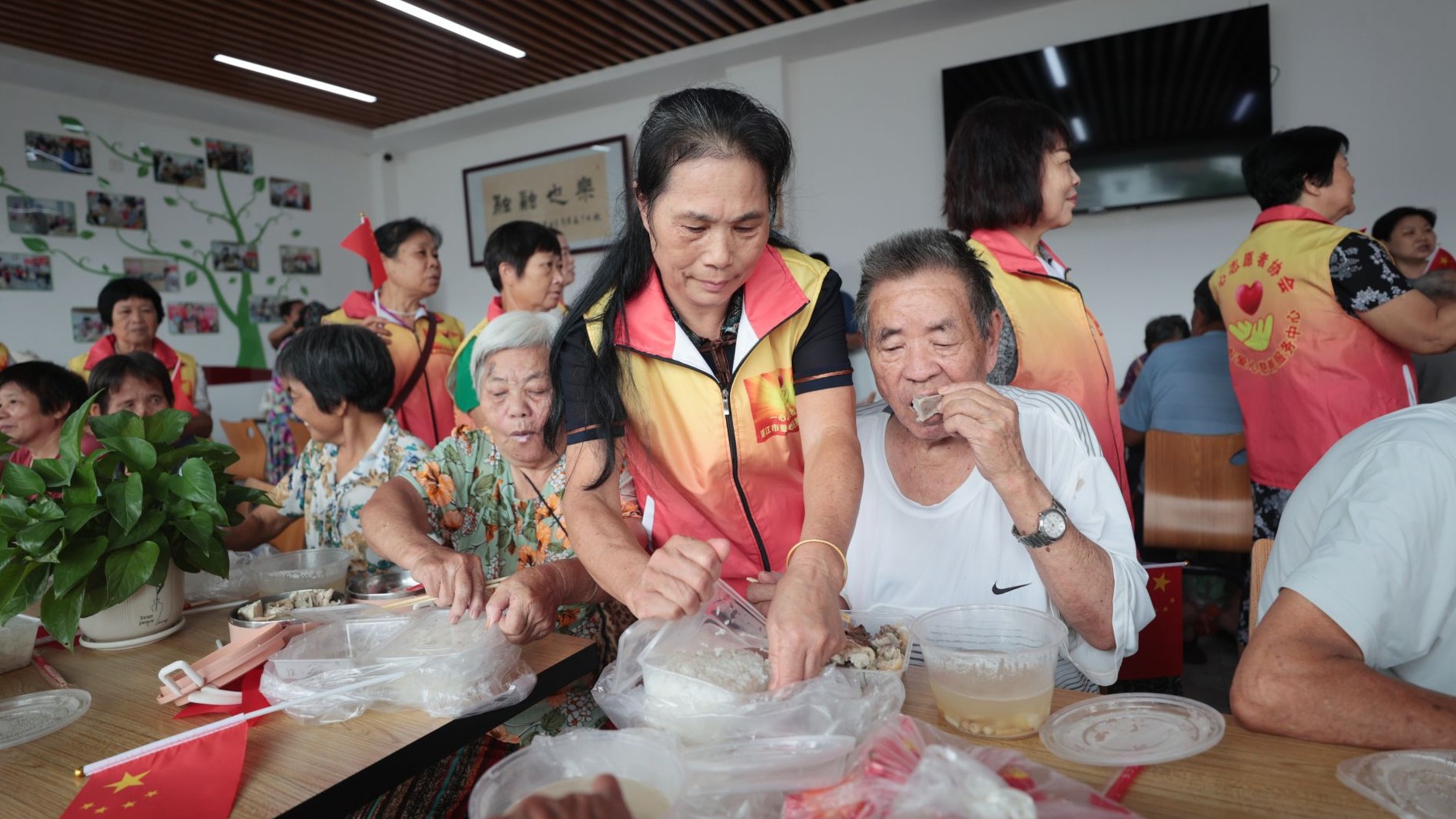 重阳家宴聚温情 多方同心暖桑榆